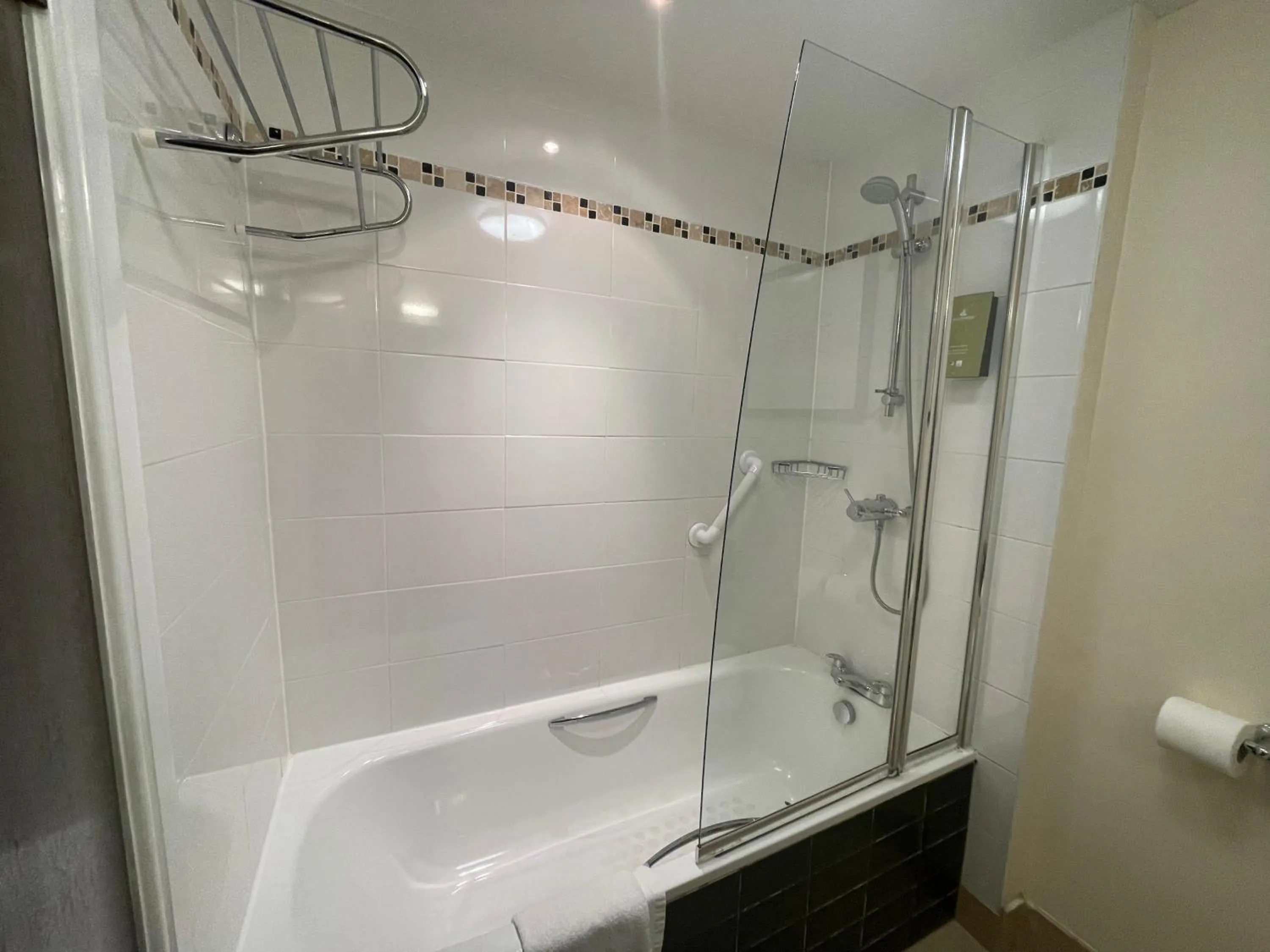 Bathroom in Clarion Hotel Charlecote Pheasant