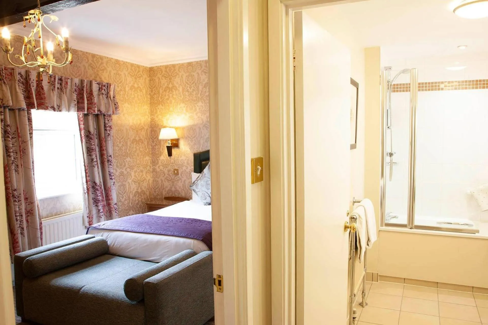 Bedroom, Bed in Clarion Hotel Charlecote Pheasant