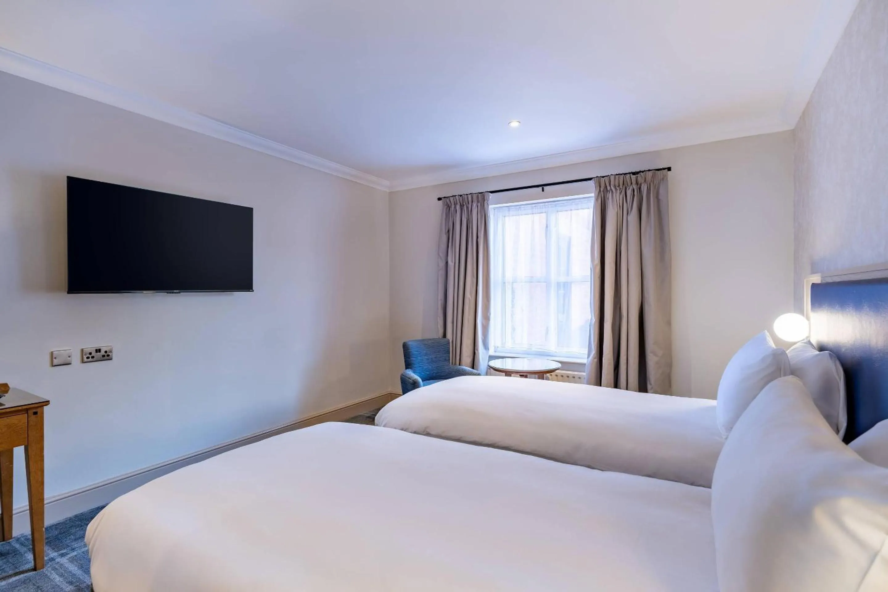 Bedroom, Bed in Clarion Hotel Charlecote Pheasant