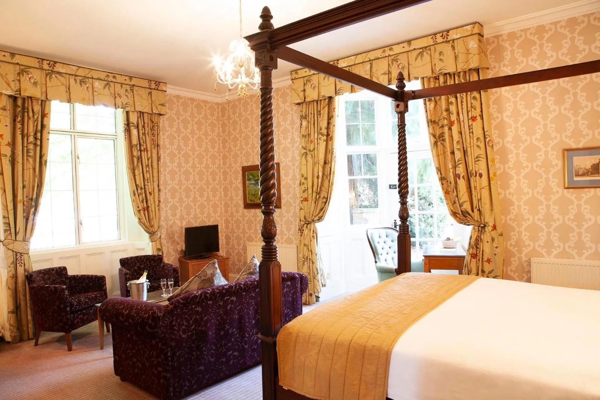 Bedroom, Bed in Clarion Hotel Charlecote Pheasant