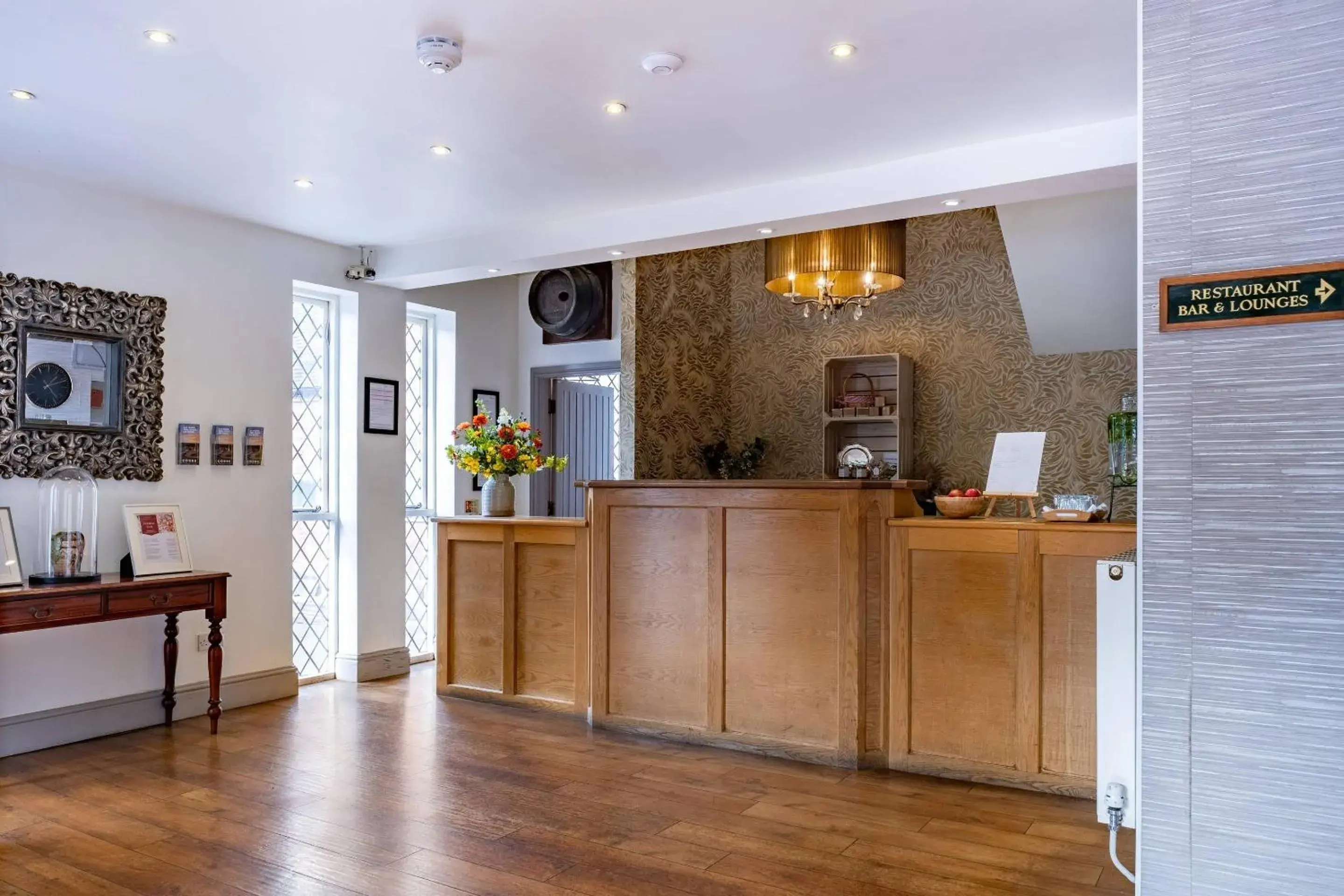 Lobby or reception in Clarion Hotel Charlecote Pheasant Lobby or reception in Clarion Hotel Charlecote Pheasant