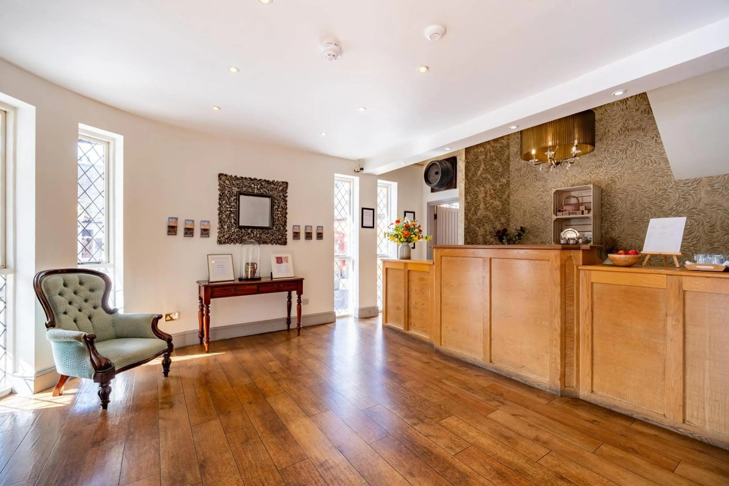 Lobby or reception in Clarion Hotel Charlecote Pheasant