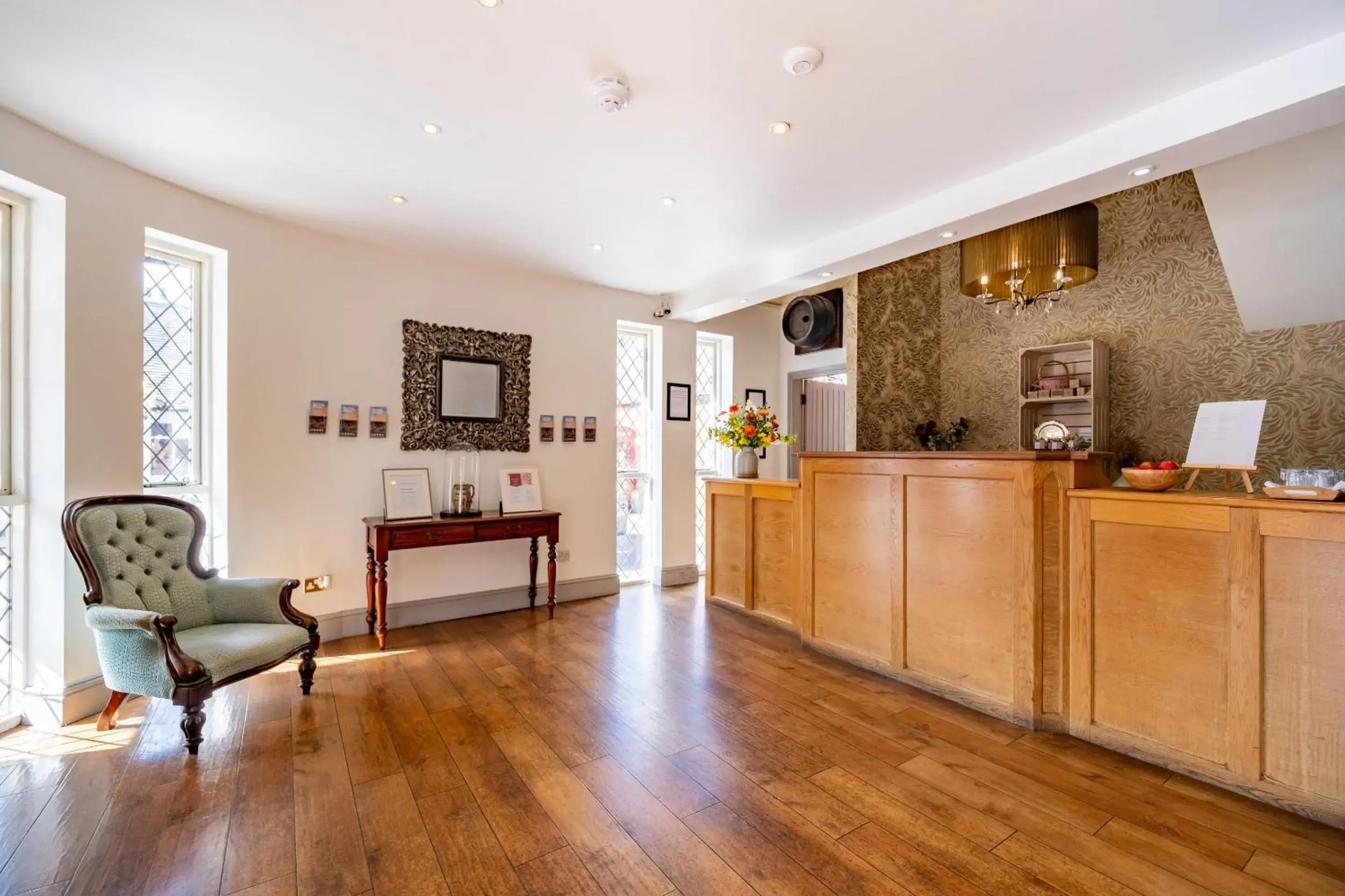 Lobby or reception in Clarion Hotel Charlecote Pheasant Lobby or reception in Clarion Hotel Charlecote Pheasant