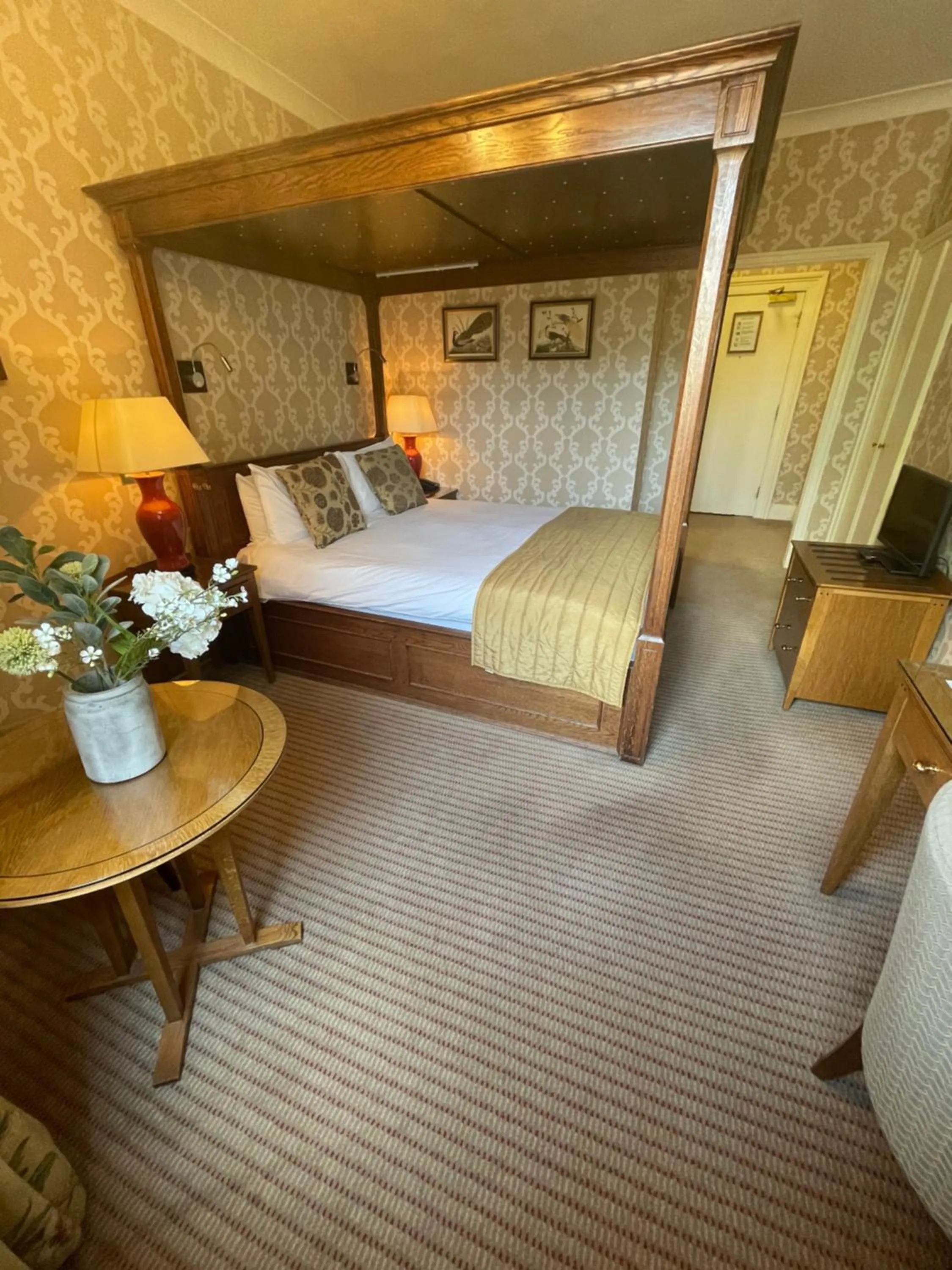 Bedroom, Bed in Clarion Hotel Charlecote Pheasant