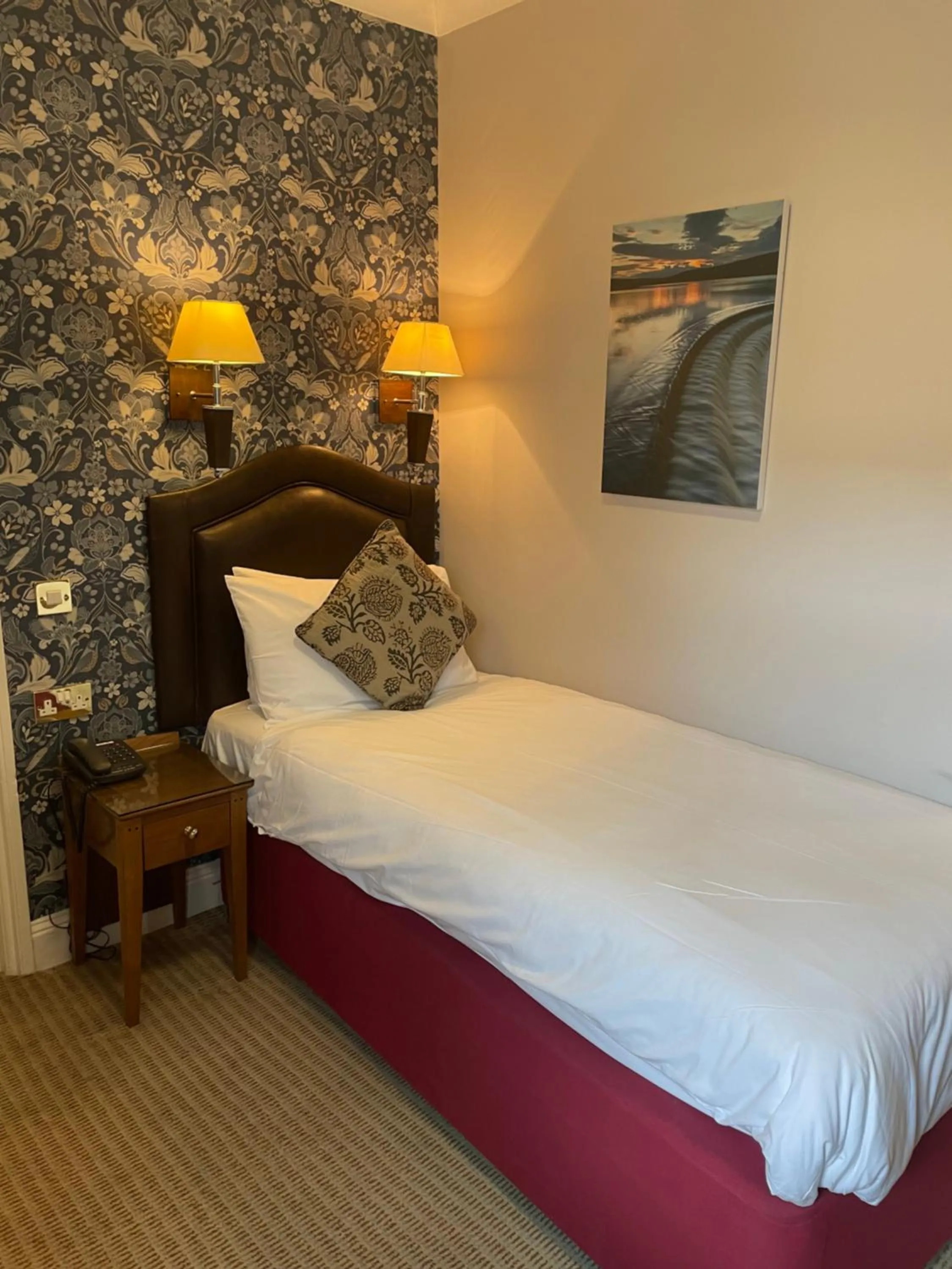 Bedroom, Bed in Clarion Hotel Charlecote Pheasant