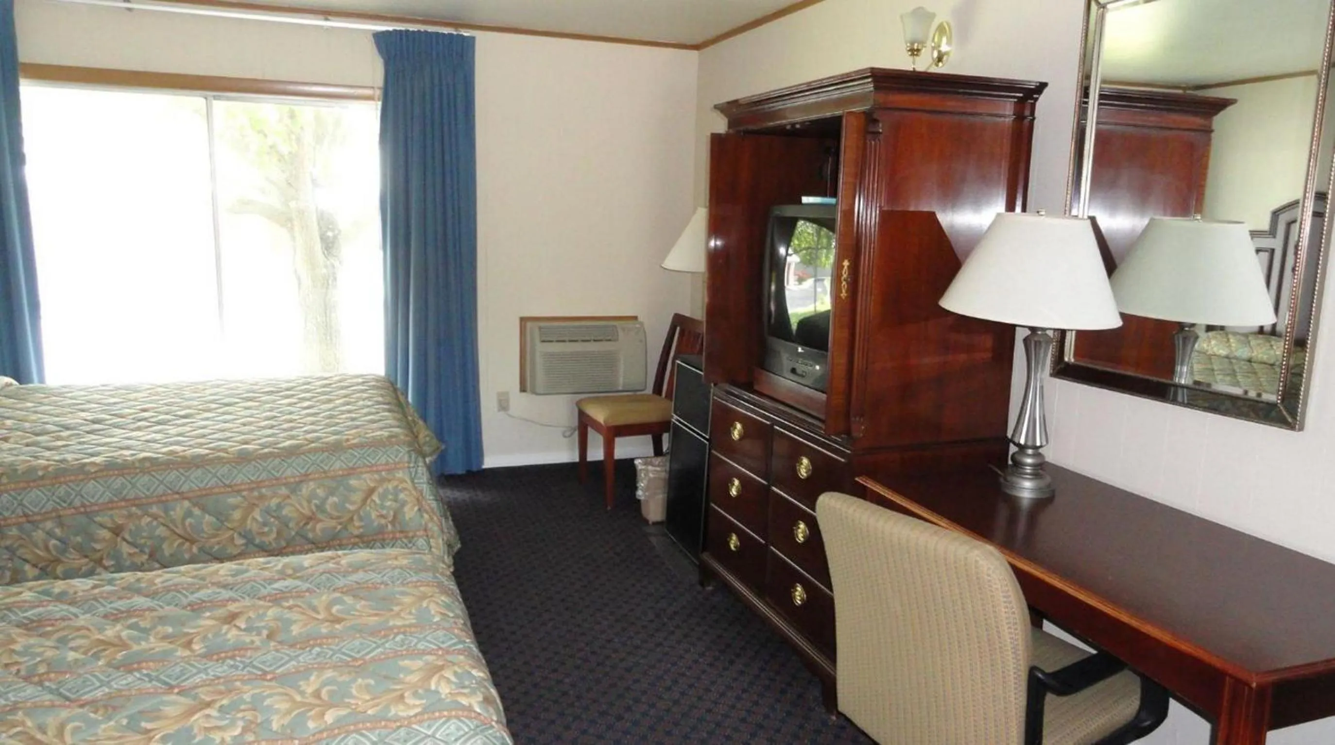 Photo of the whole room in Harbor Base Inn