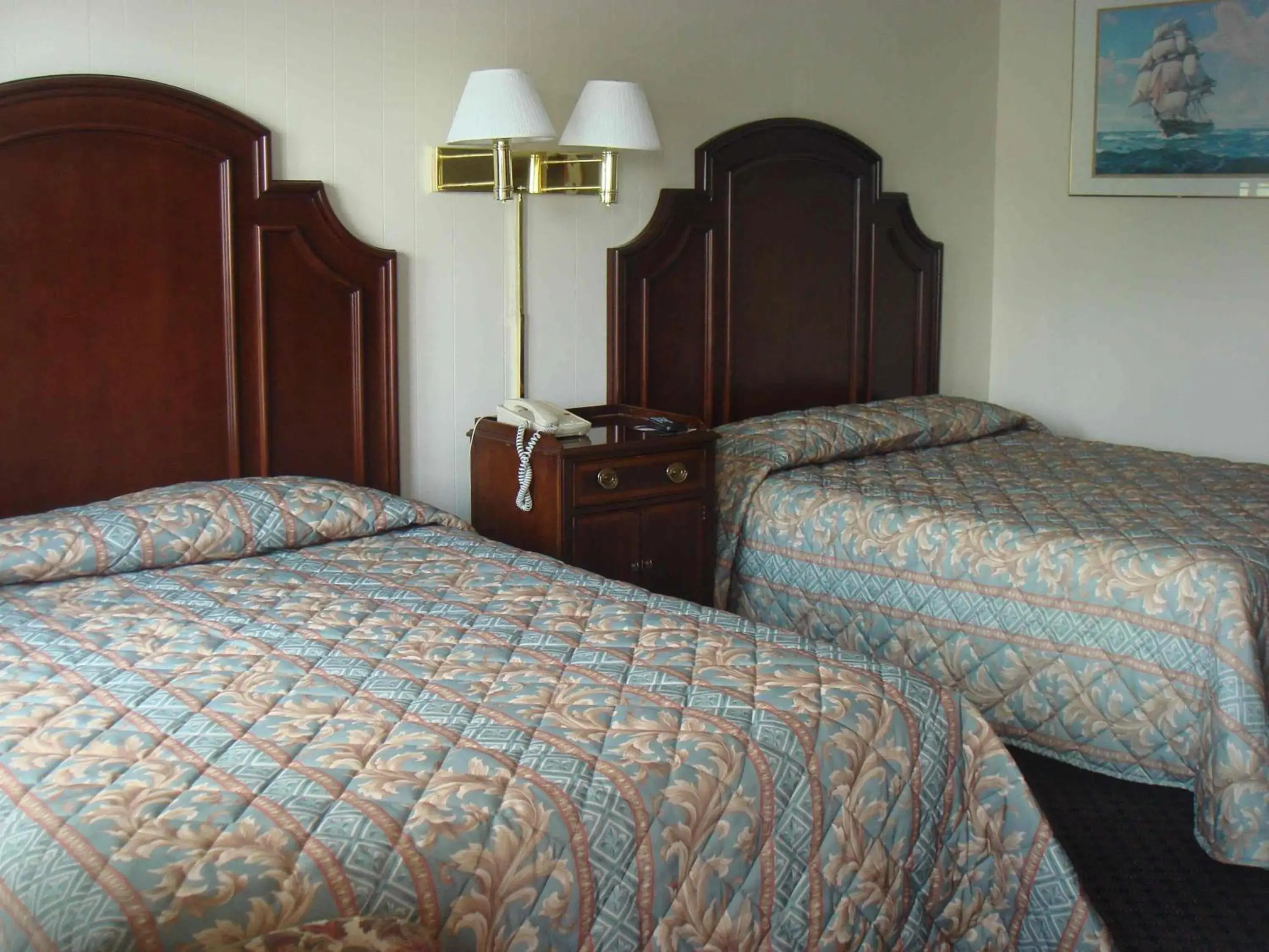 Bed in Harbor Base Inn Bed in Harbor Base Inn