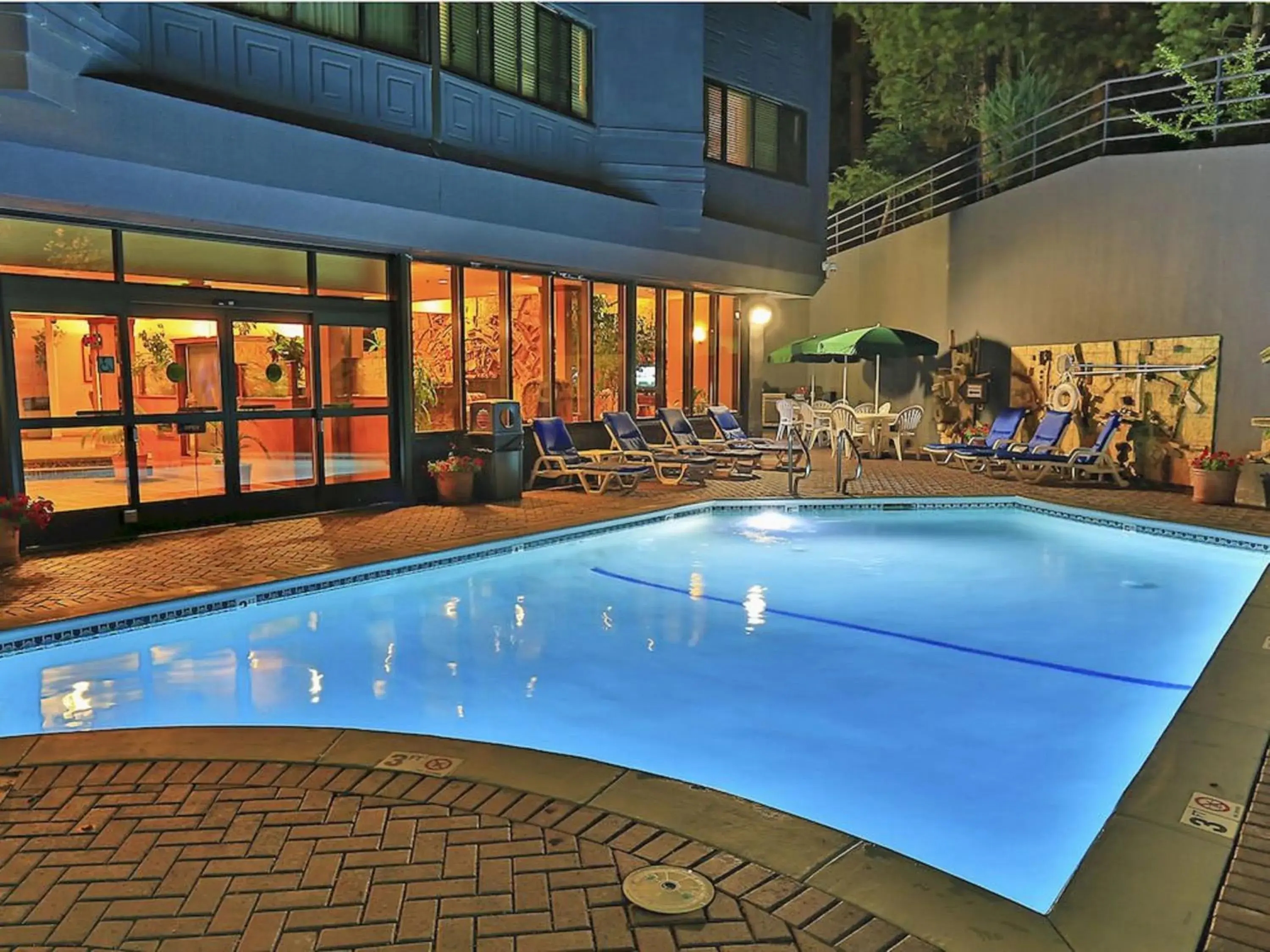 Swimming pool in Hilton Vacation Club Tahoe Seasons Lake Tahoe Swimming pool in Hilton Vacation Club Tahoe Seasons Lake Tahoe