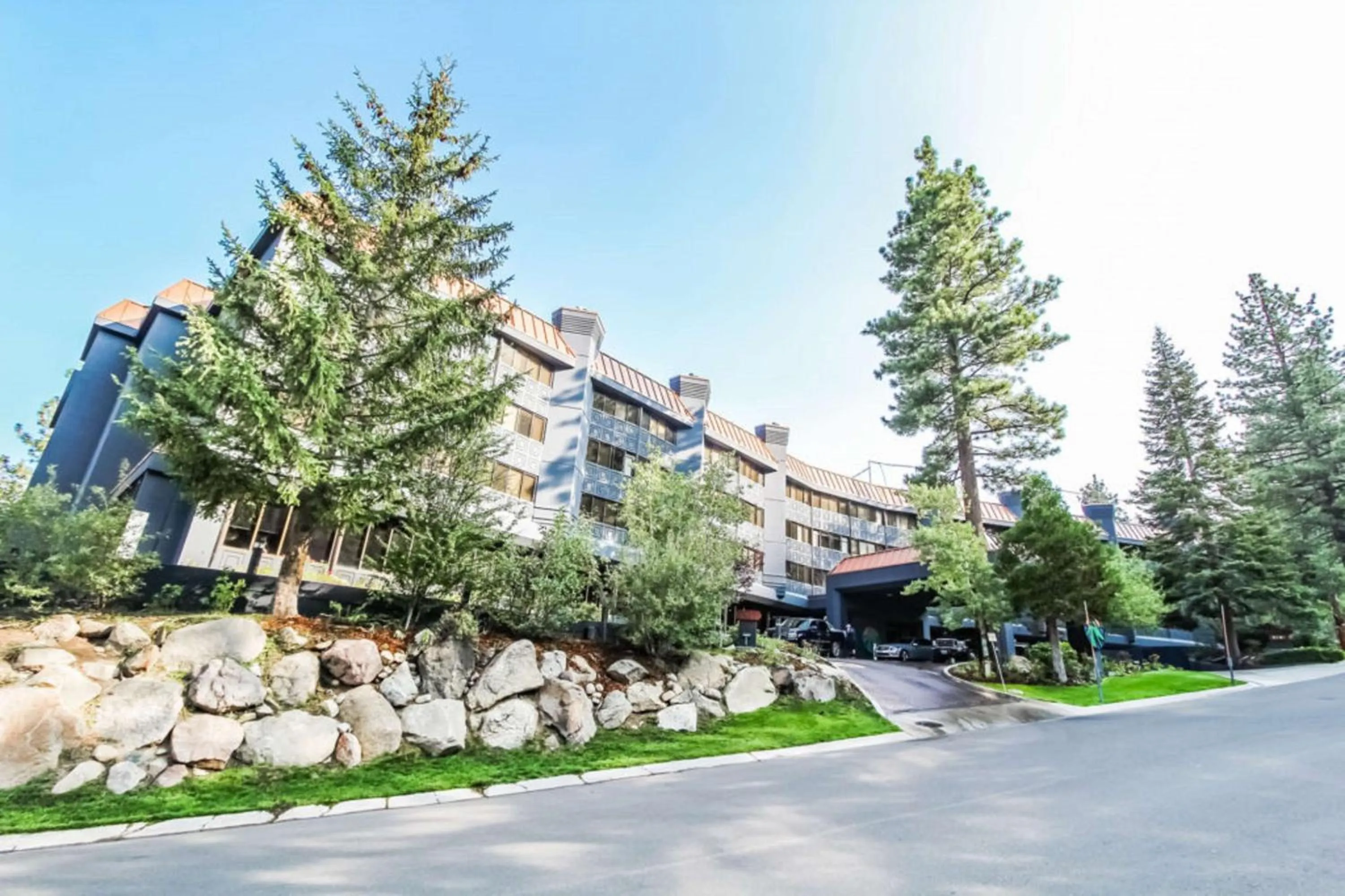 Property building in Hilton Vacation Club Tahoe Seasons Lake Tahoe