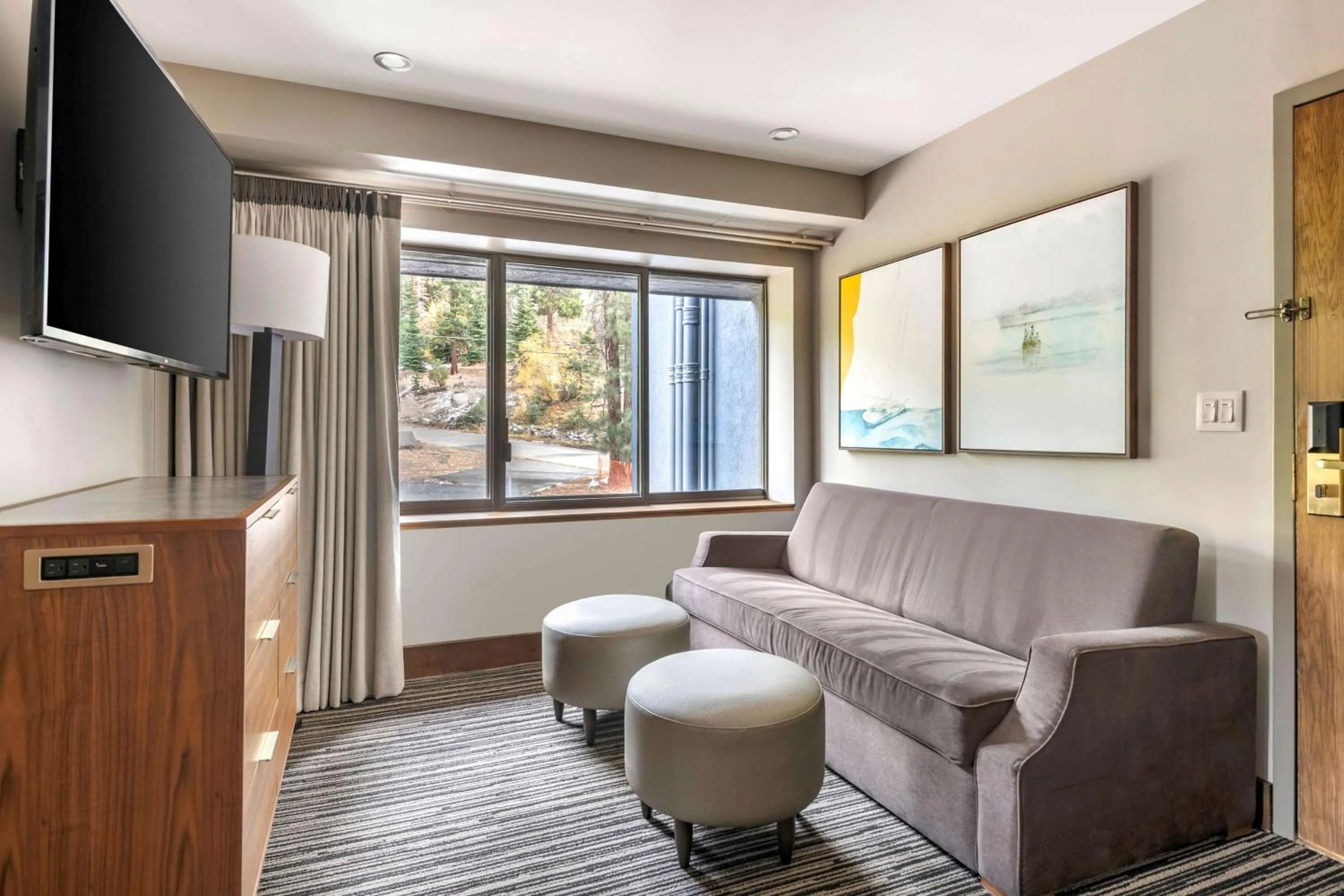 Living room in Hilton Vacation Club Tahoe Seasons Lake Tahoe