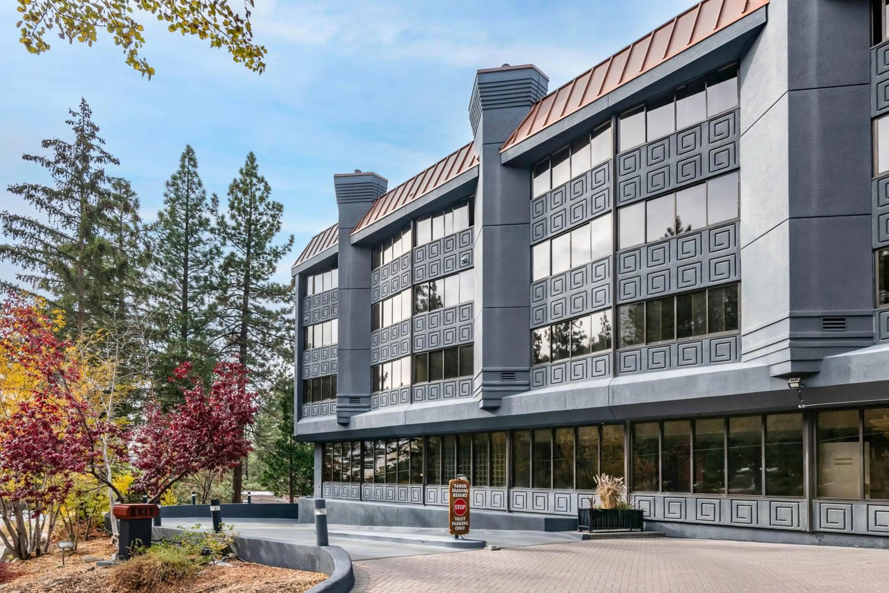 Property building in Hilton Vacation Club Tahoe Seasons Lake Tahoe