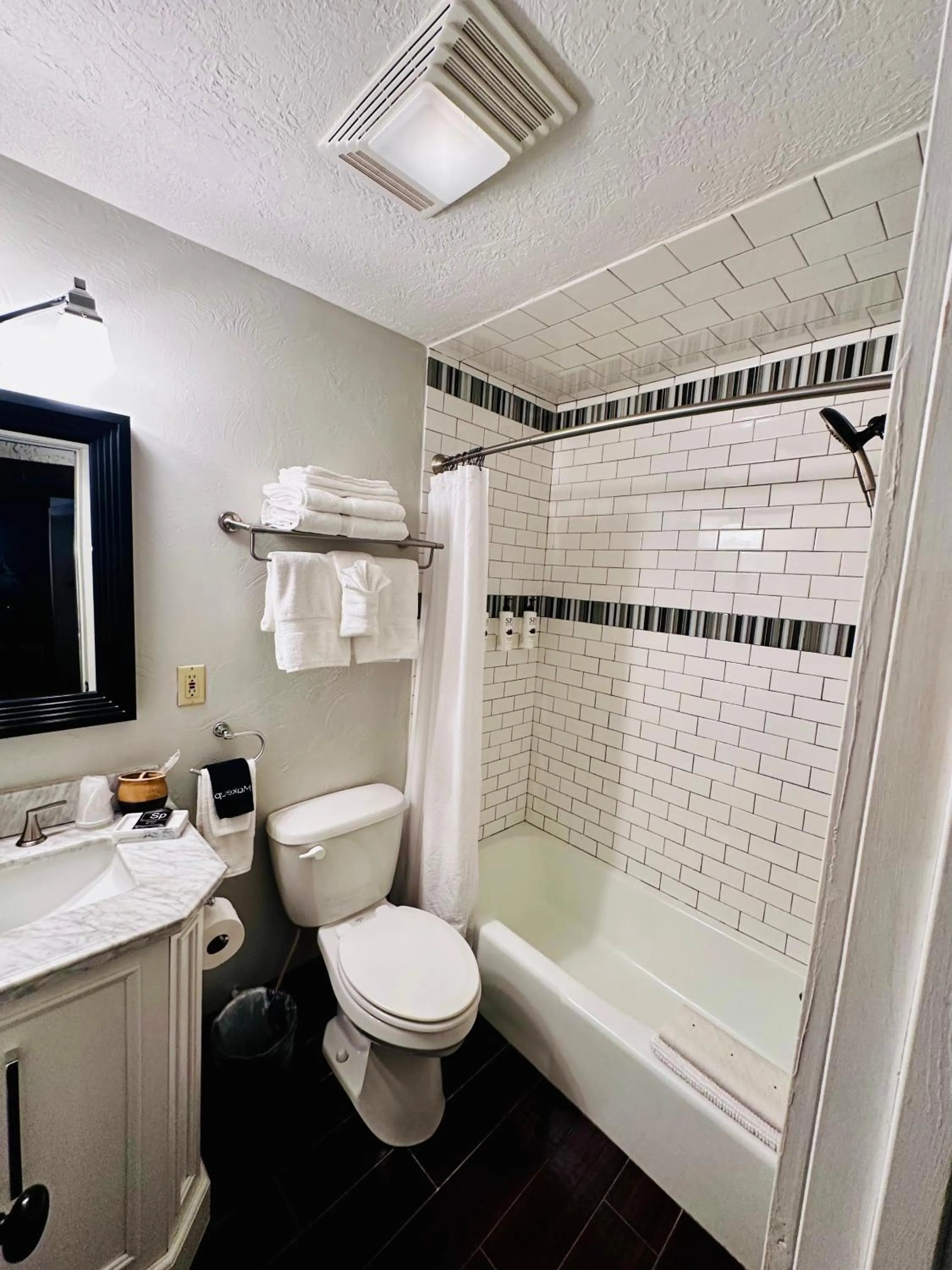 Adobe Rose Boutique Inn