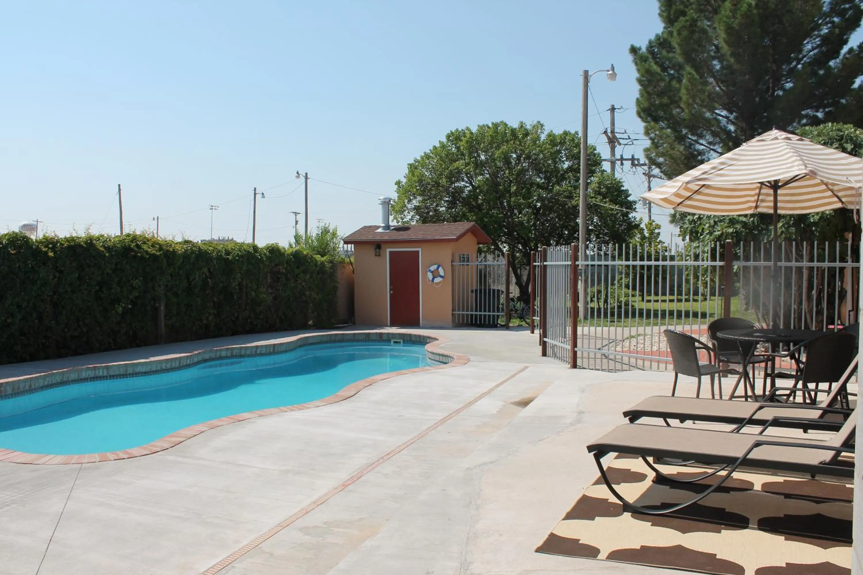 Swimming pool in Adobe Rose Boutique Inn
