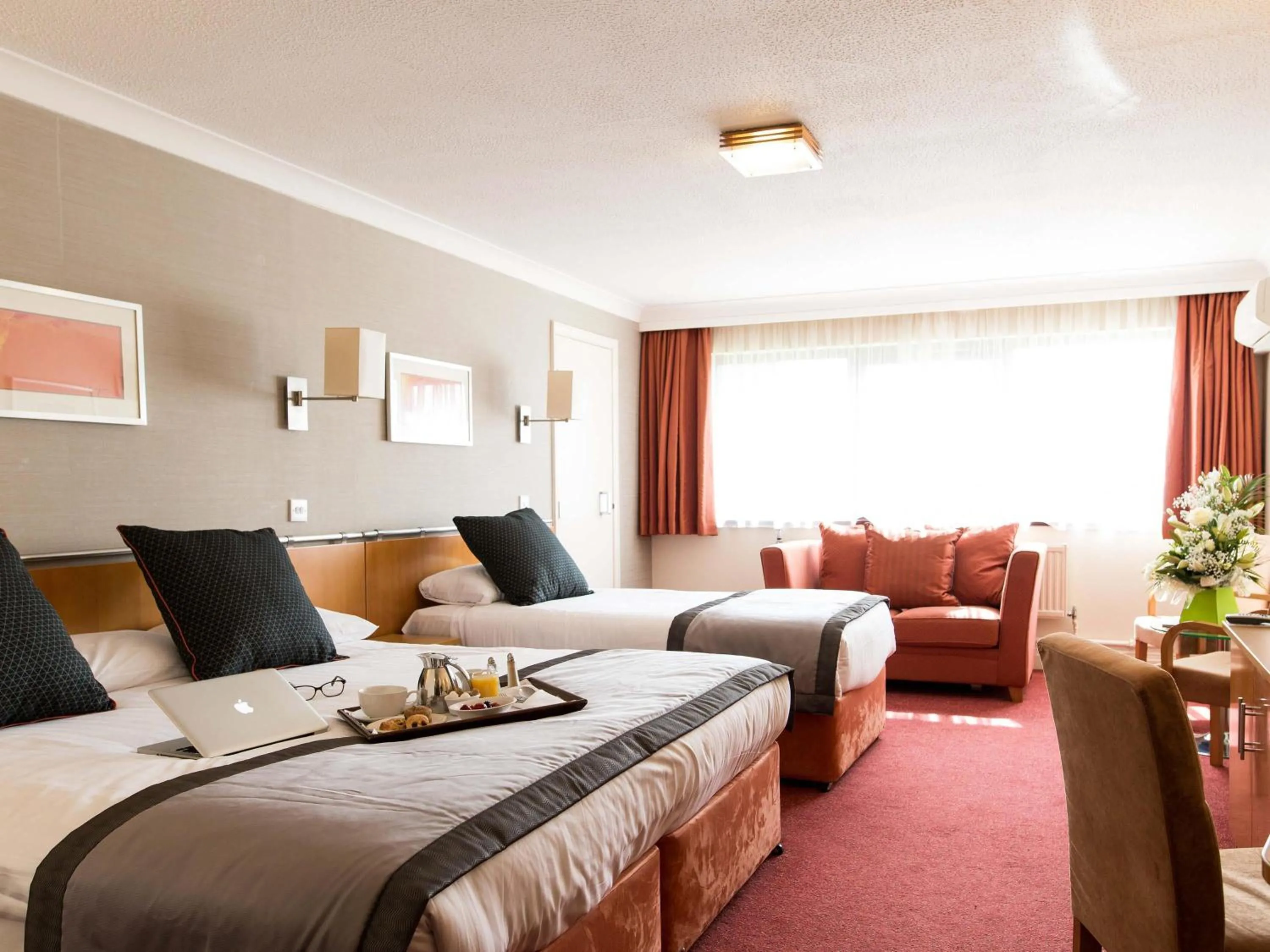 Bedroom, Bed in Mercure Newcastle George Washington Hotel Golf & Spa