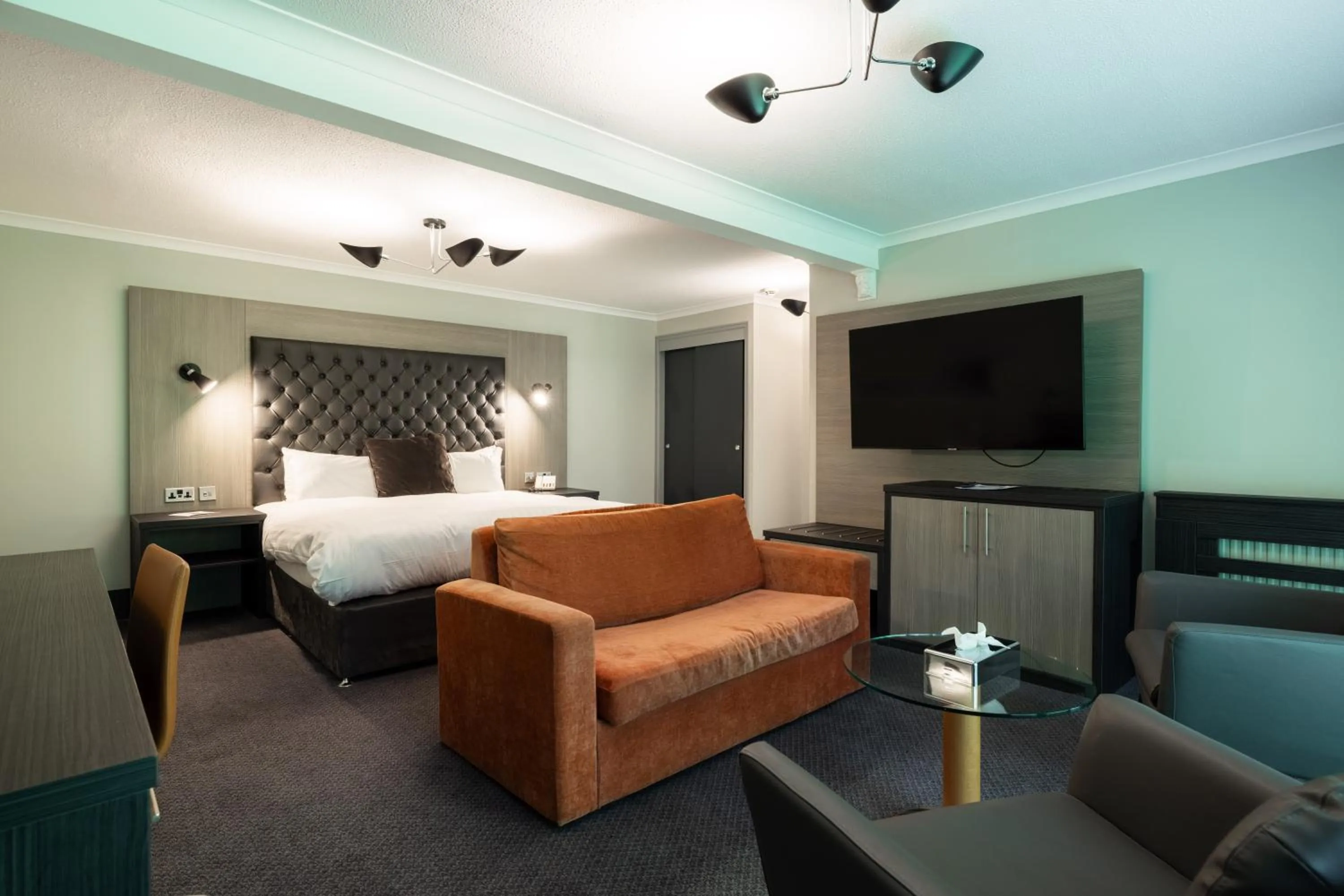 Bedroom, Bed in Mercure Newcastle George Washington Hotel Golf & Spa