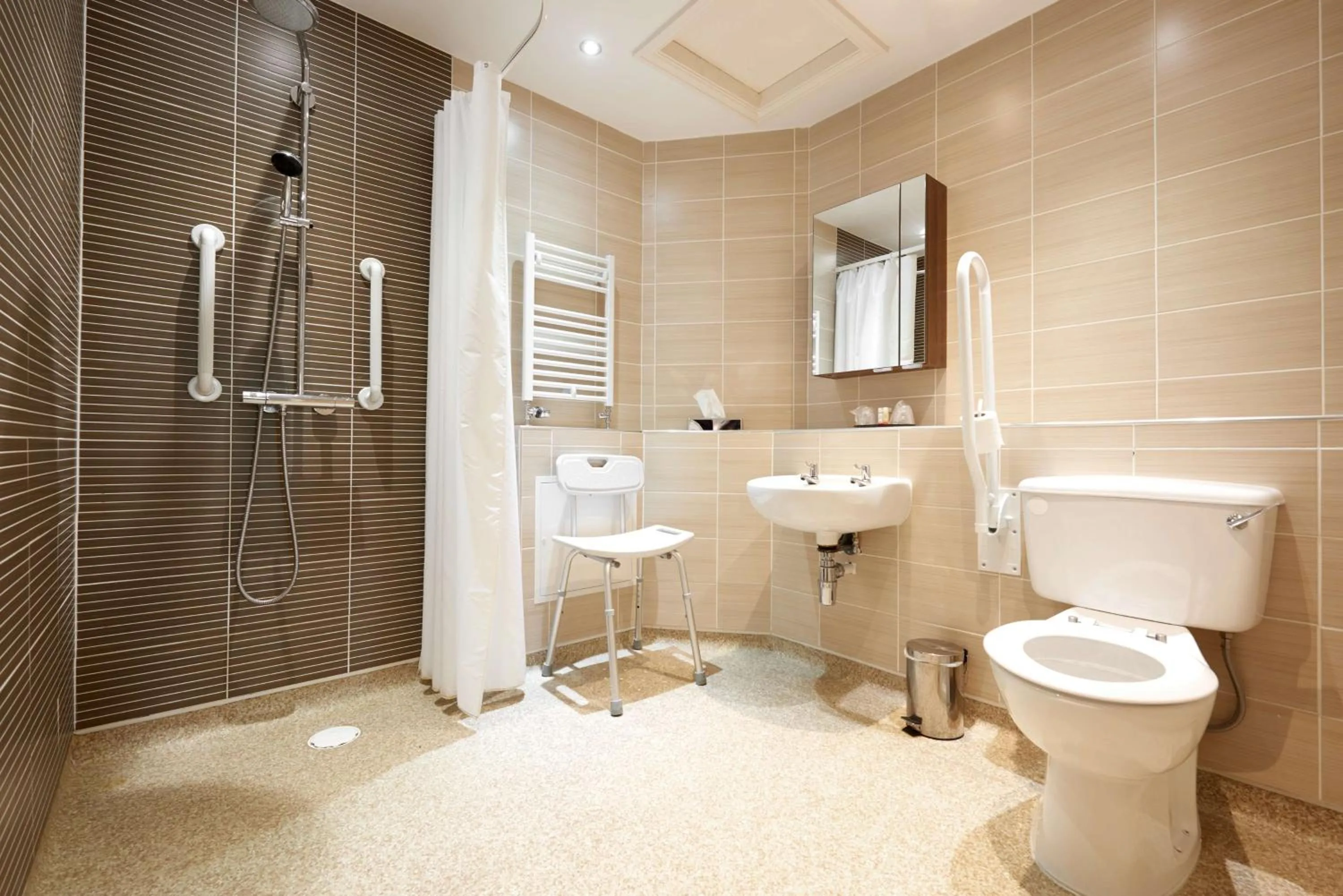 Bathroom in The Hillcrest Hotel