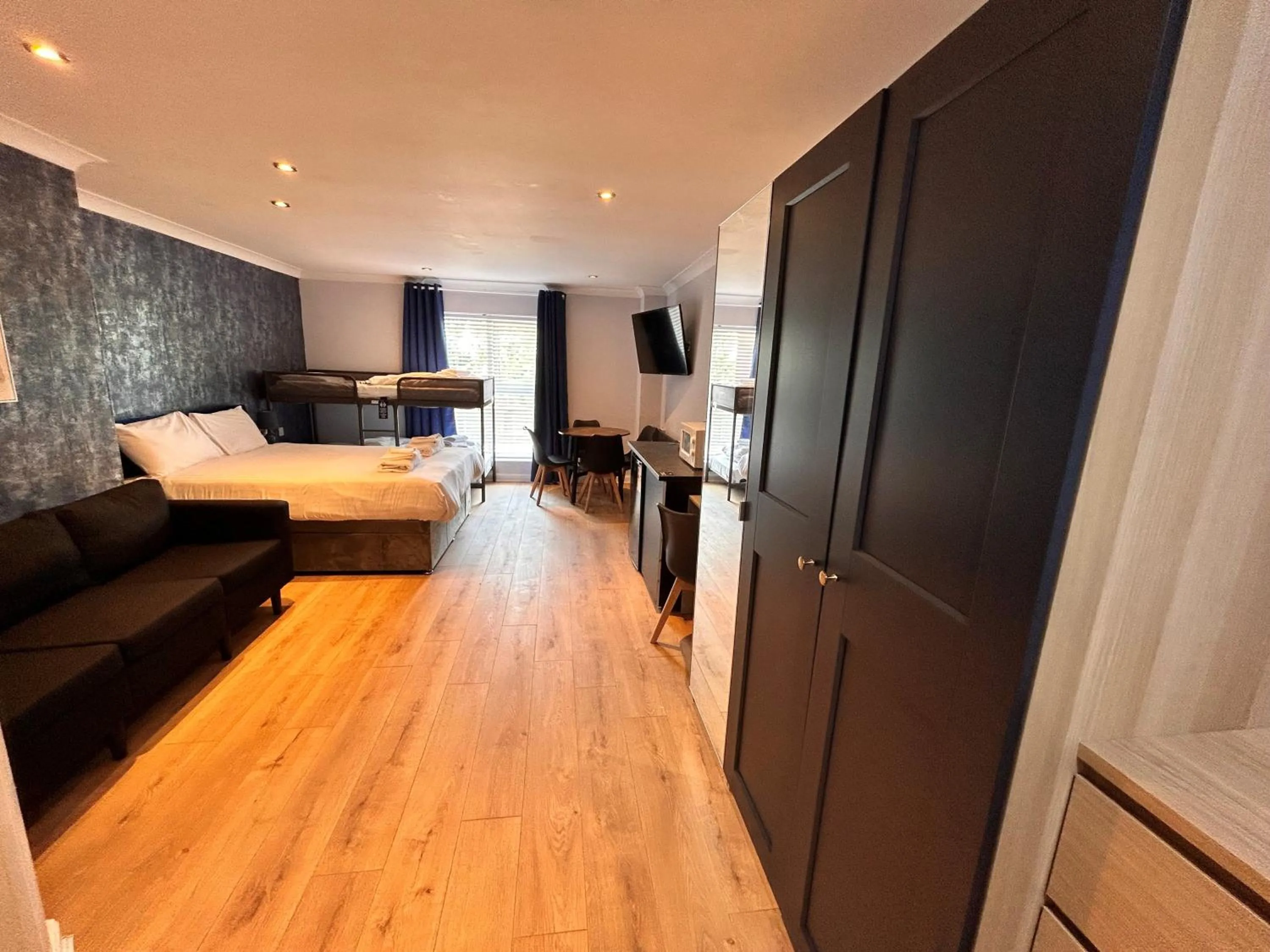 Bed in The Hillcrest Hotel