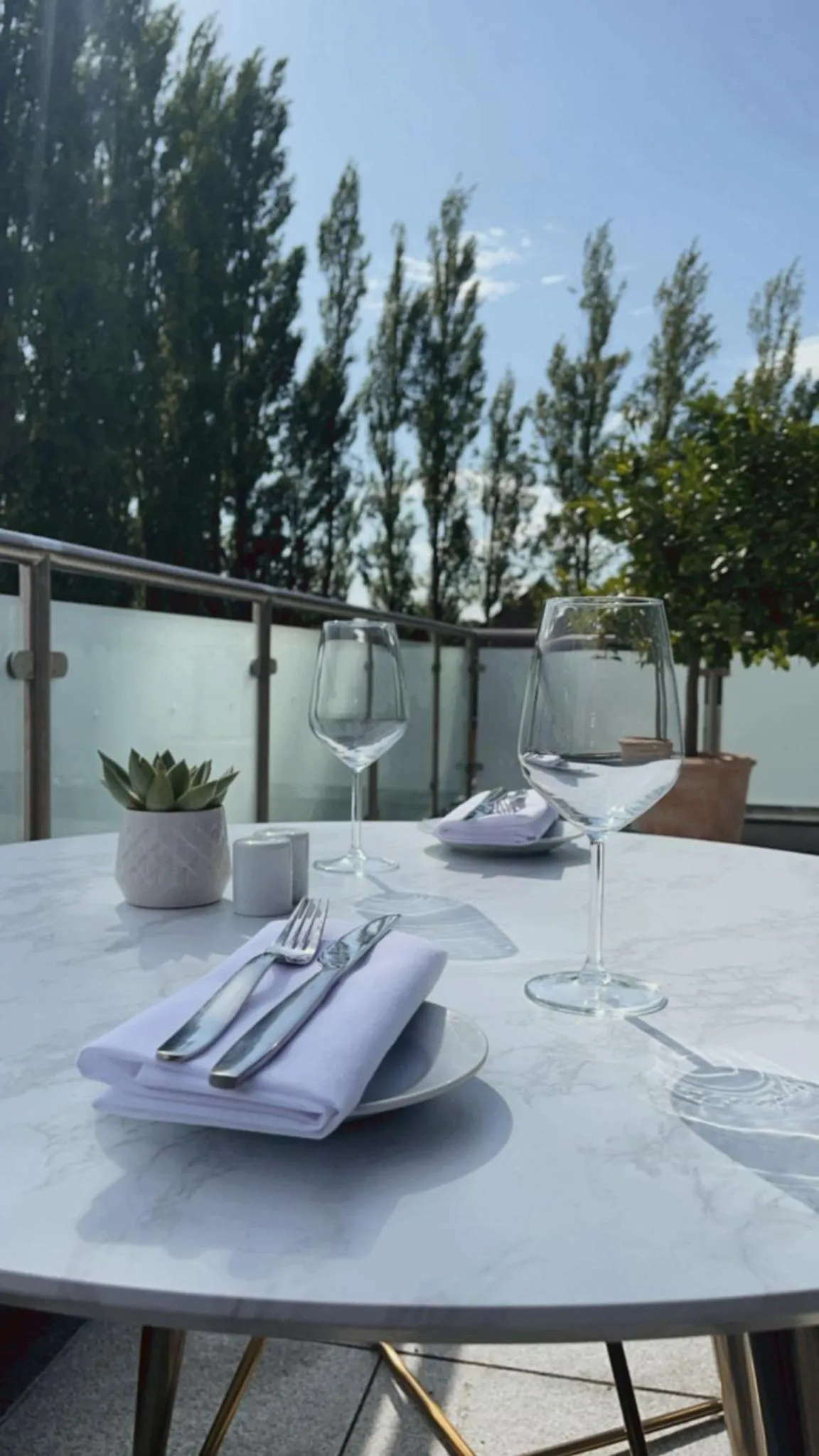 Restaurant/places to eat in The Hillcrest Hotel