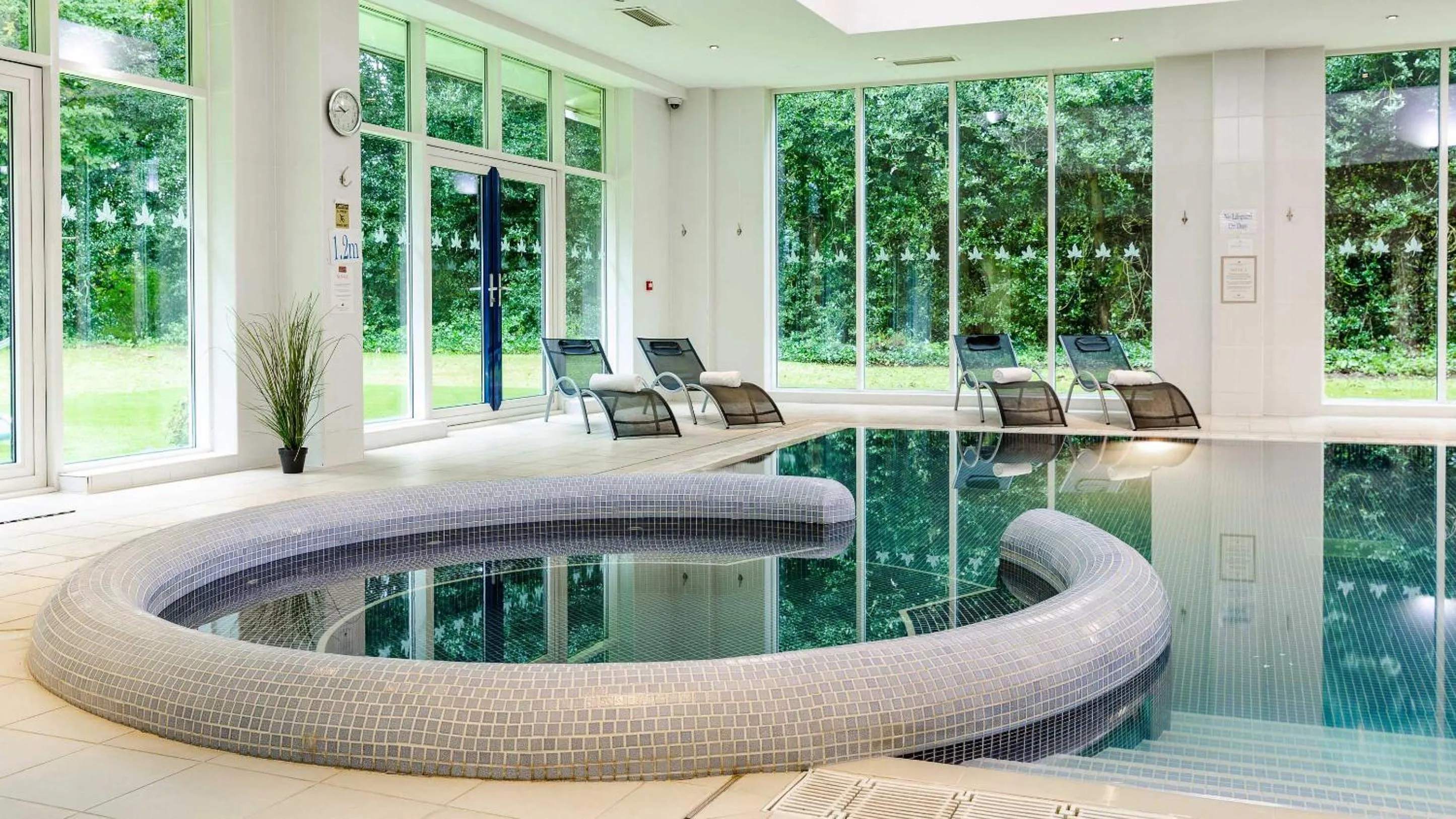 Swimming pool in Muthu Clumber Park Hotel and Spa