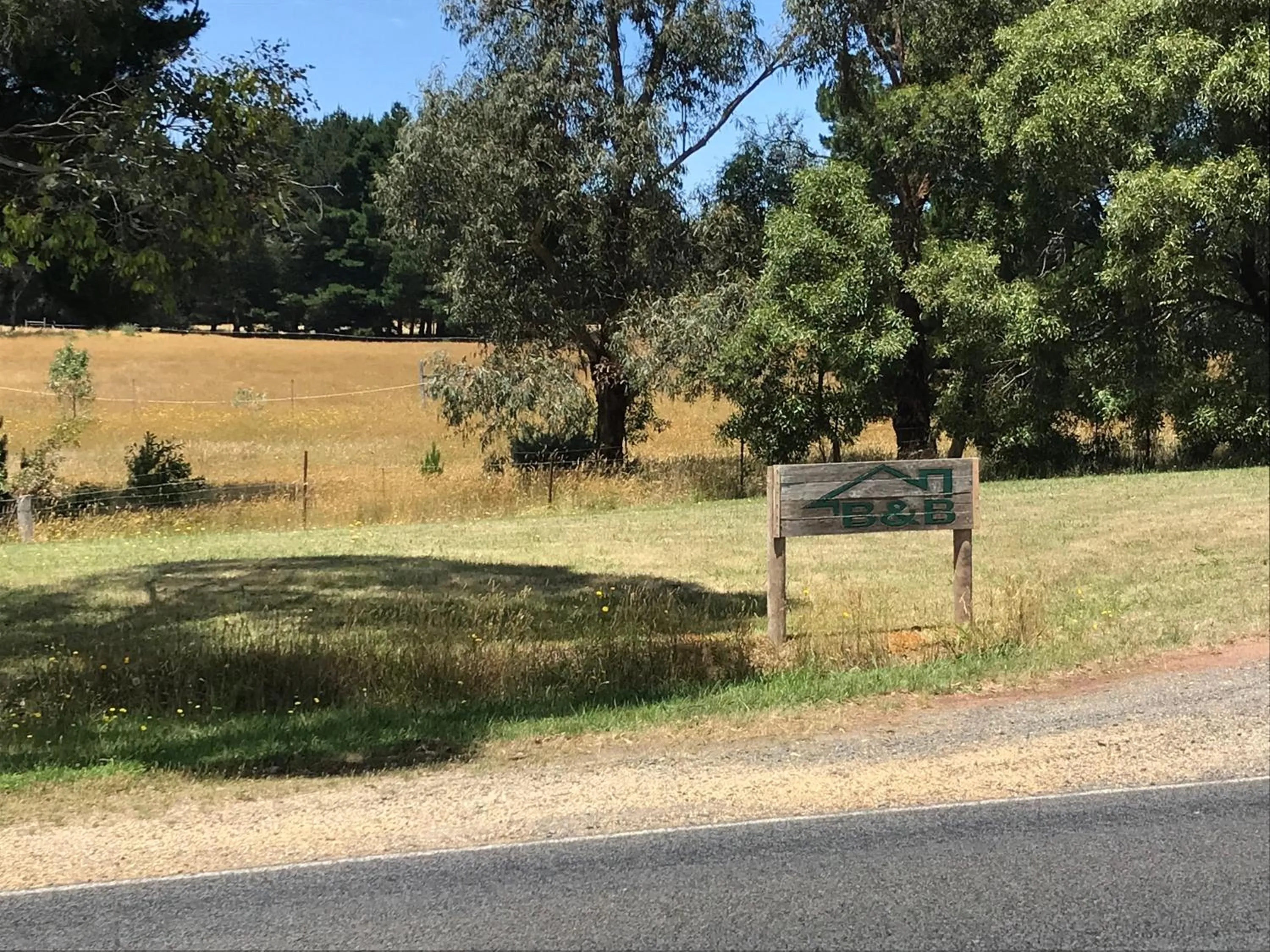 Property logo or sign in Helen's Homestead