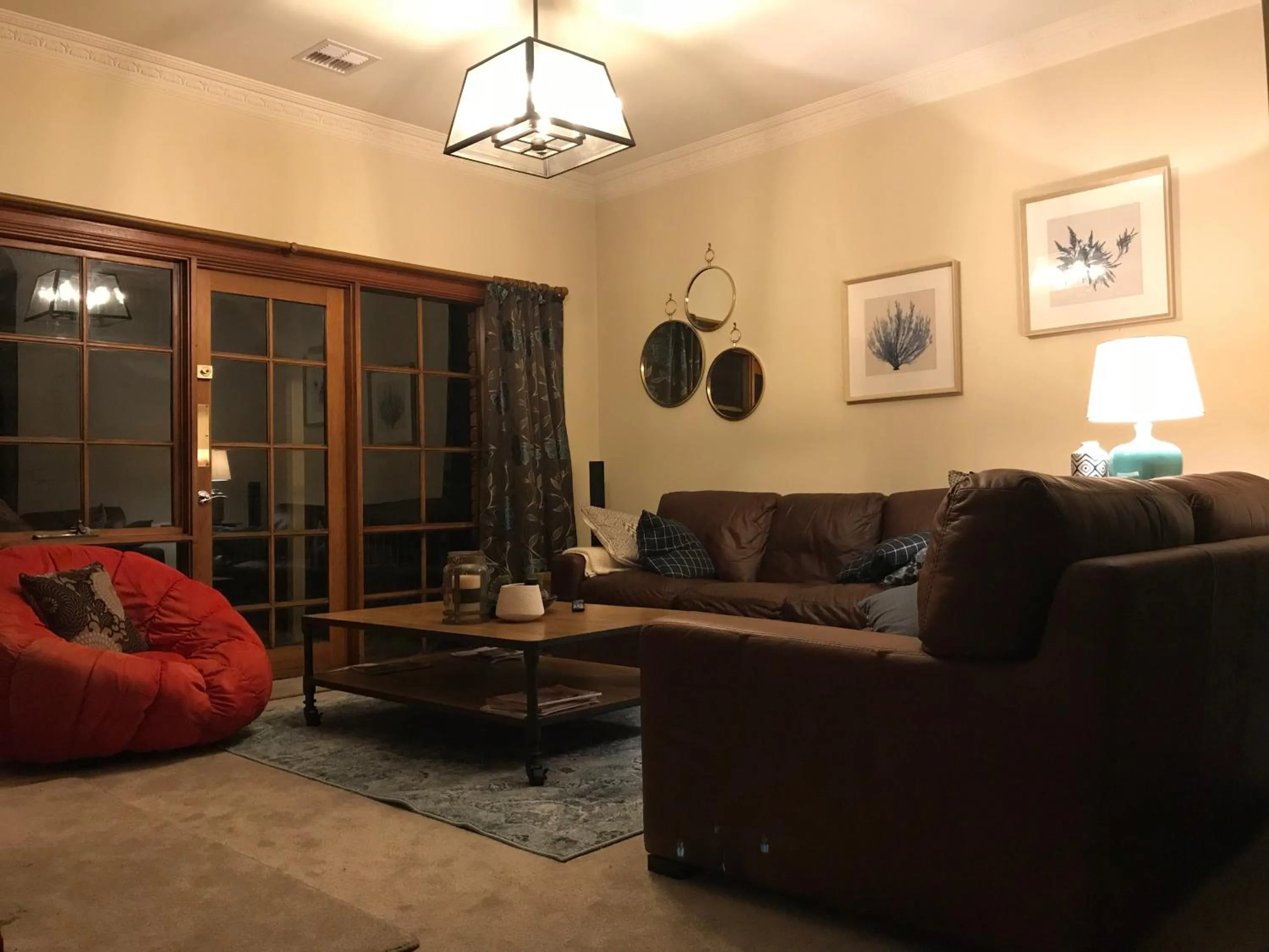 Communal lounge/ TV room in Helen's Homestead