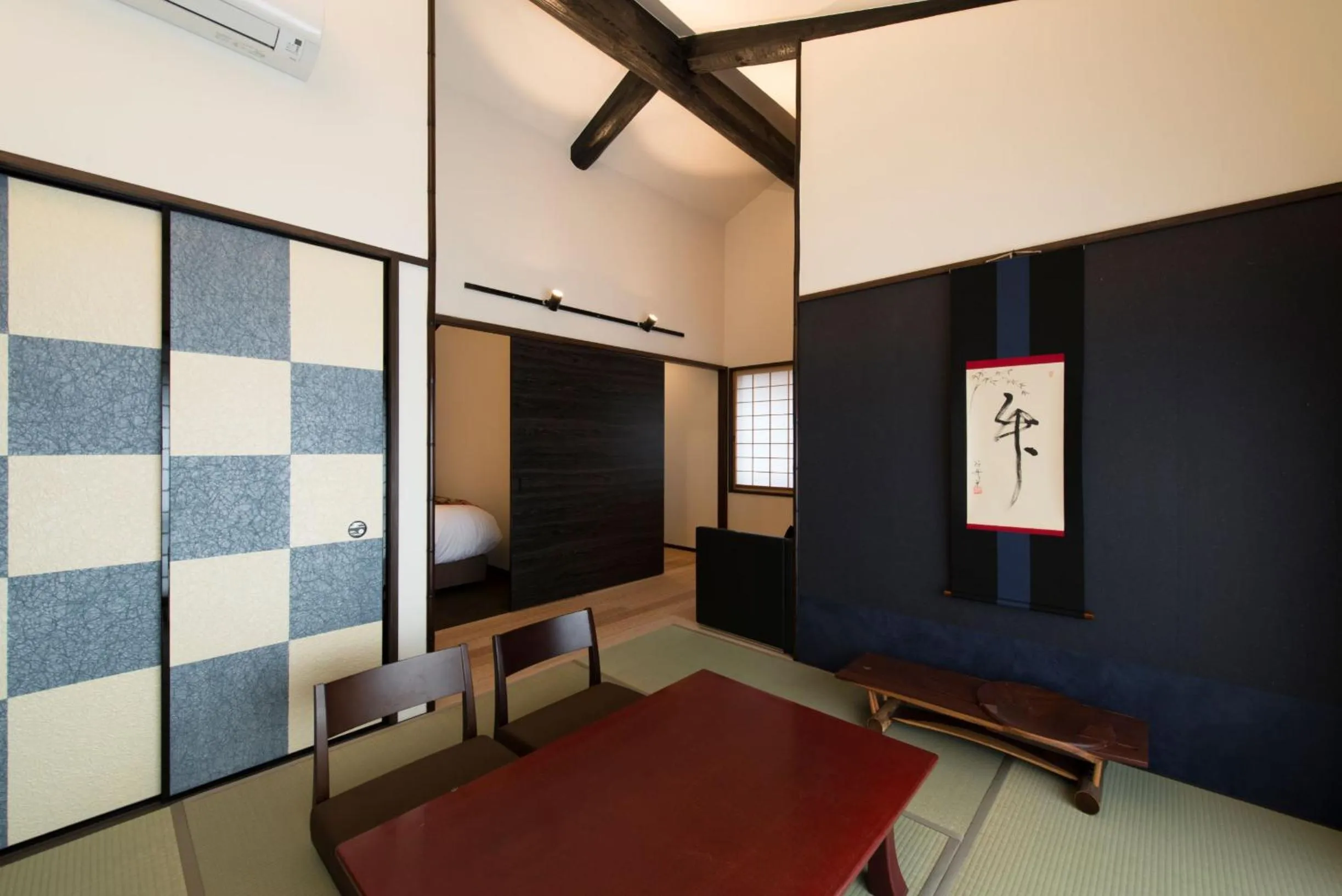 Photo of the whole room in Kamishichiken Oku