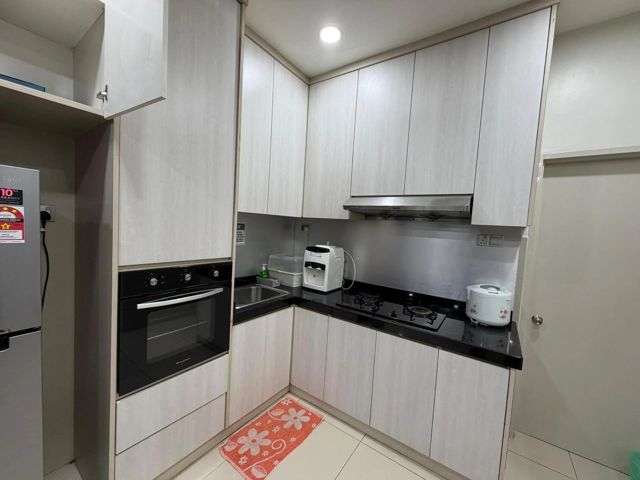 Kitchen or kitchenette in Borneo Coastal Residence @ IMAGO Mall