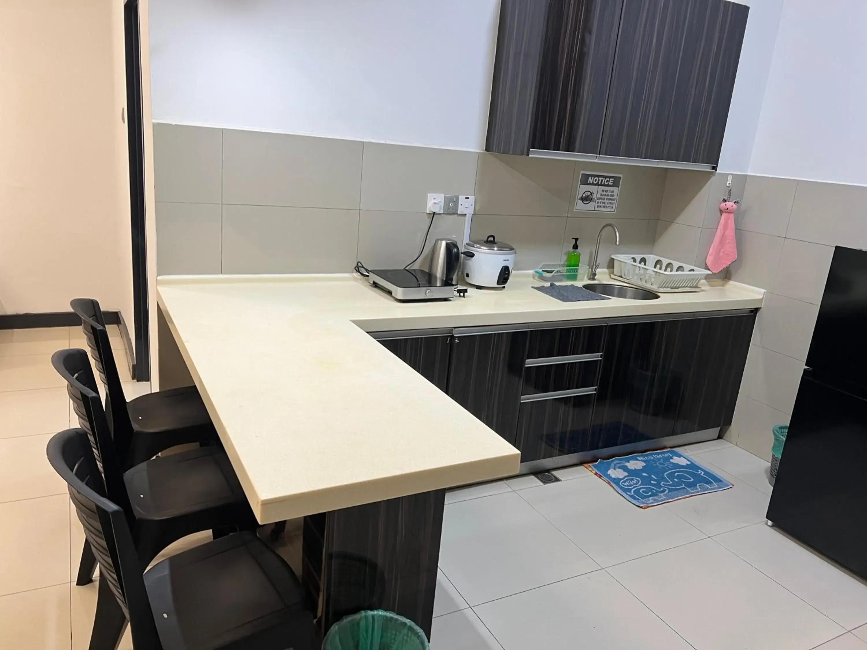 Kitchen or kitchenette in Borneo Coastal Residence @ IMAGO Mall Kitchen or kitchenette in Borneo Coastal Residence @ IMAGO Mall
