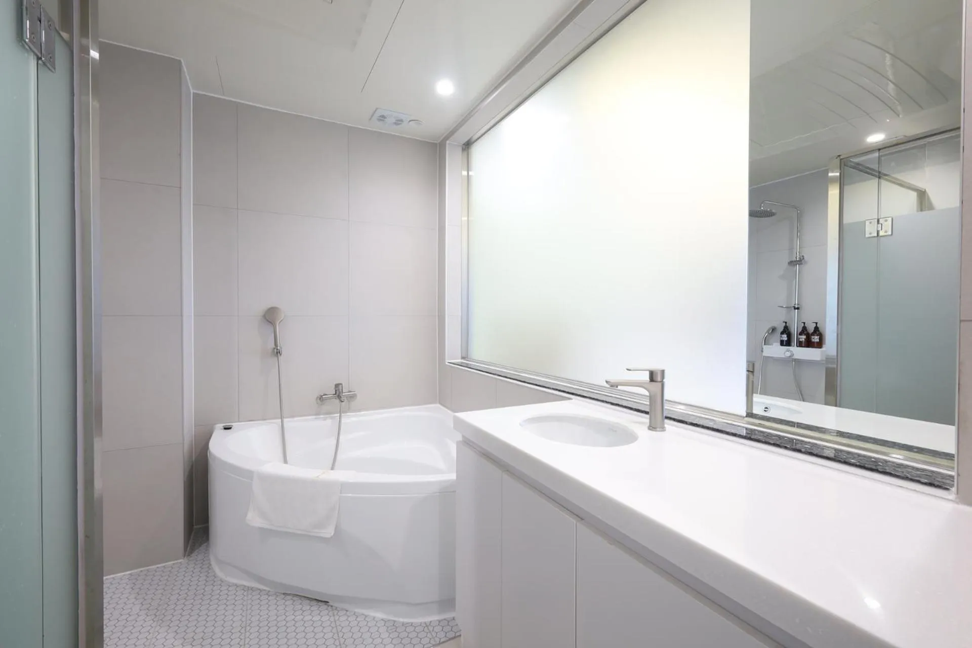 Shower in SongJeong Olla Hotel