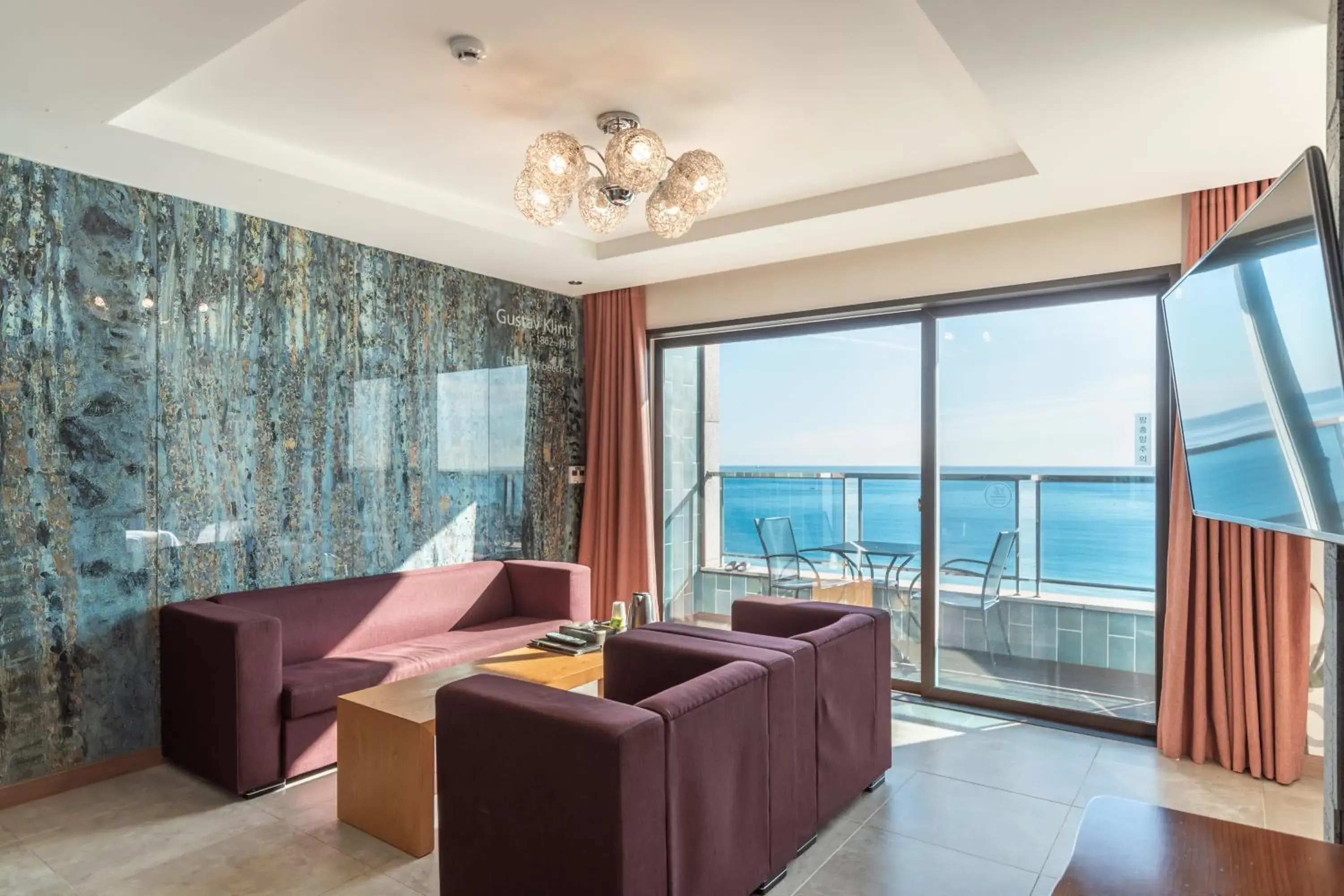 Living room in SongJeong Olla Hotel Living room in SongJeong Olla Hotel