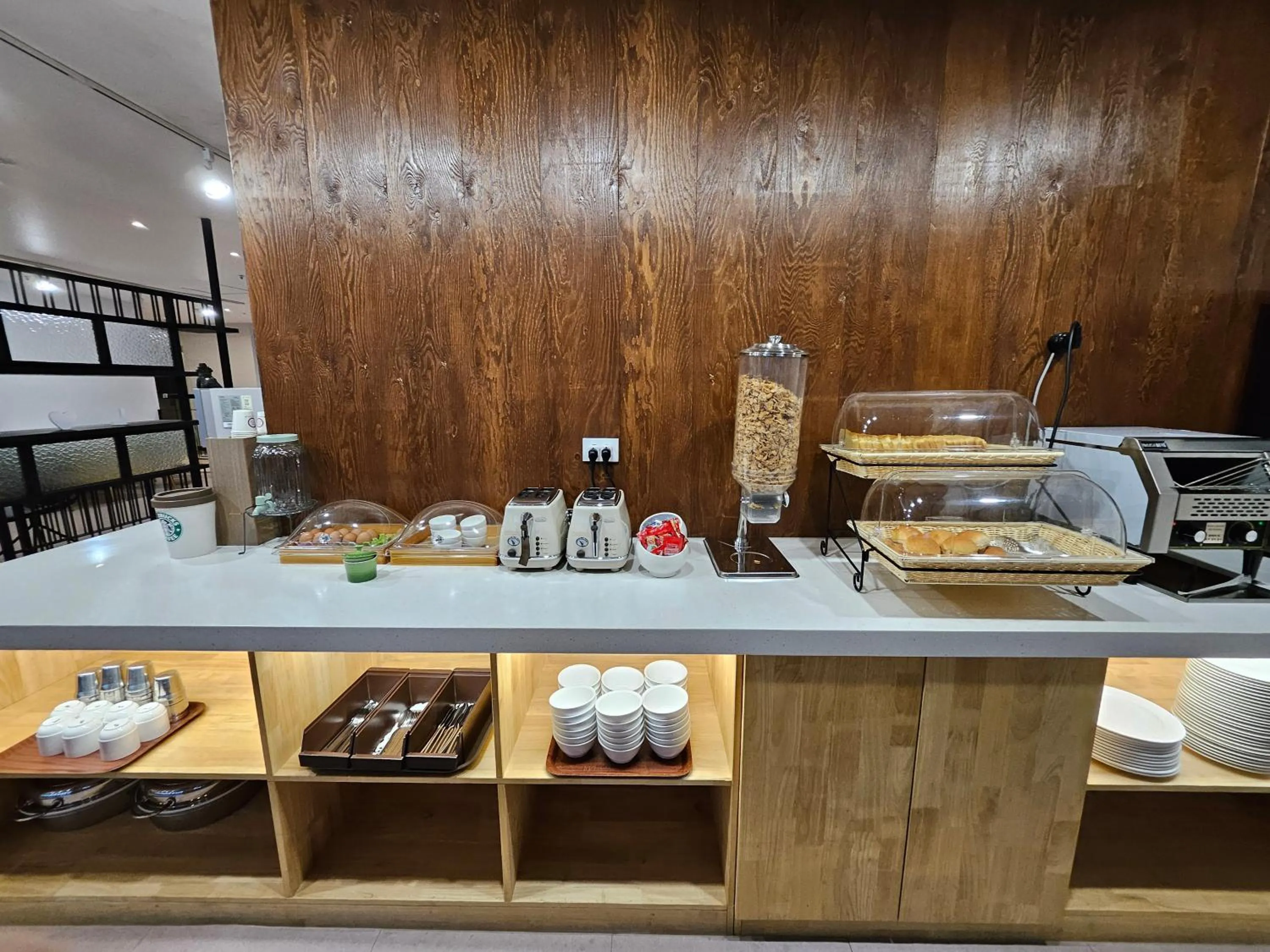 Restaurant/places to eat in SongJeong Olla Hotel