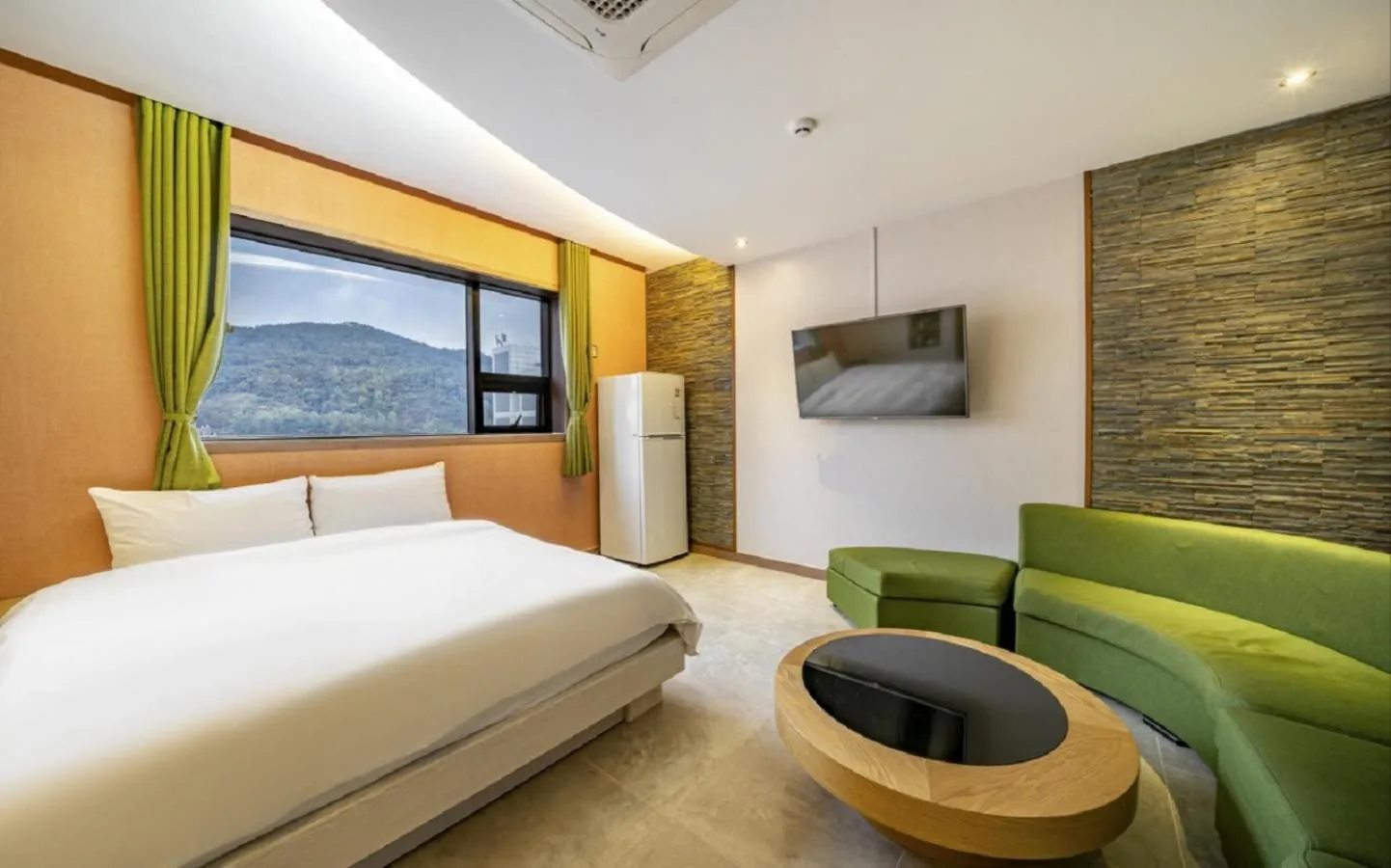 Photo of the whole room in SongJeong Olla Hotel