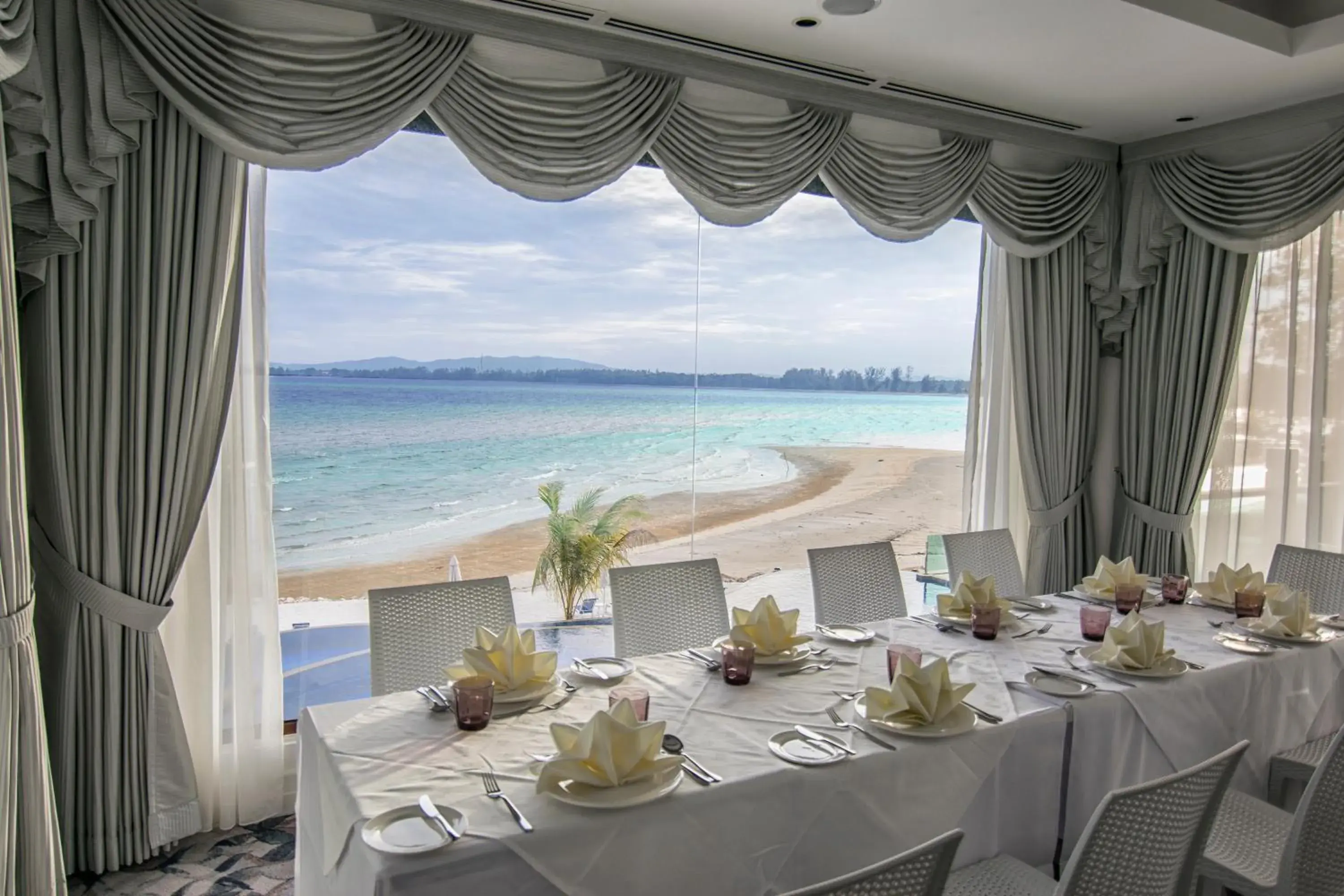 Restaurant/places to eat in Royale Chulan Cherating Villa Restaurant/places to eat in Royale Chulan Cherating Villa