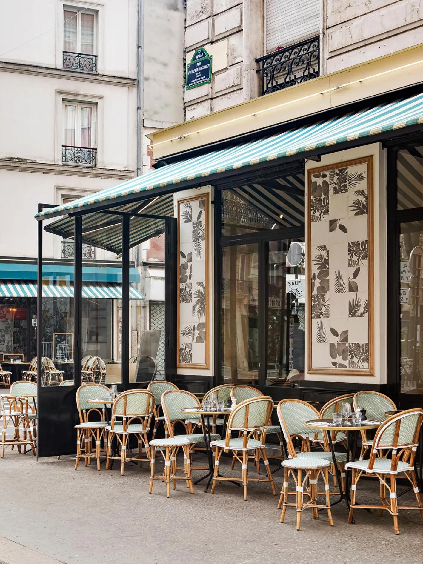 Restaurant/places to eat in Residence Inn by Marriott Paris Didot Montparnasse