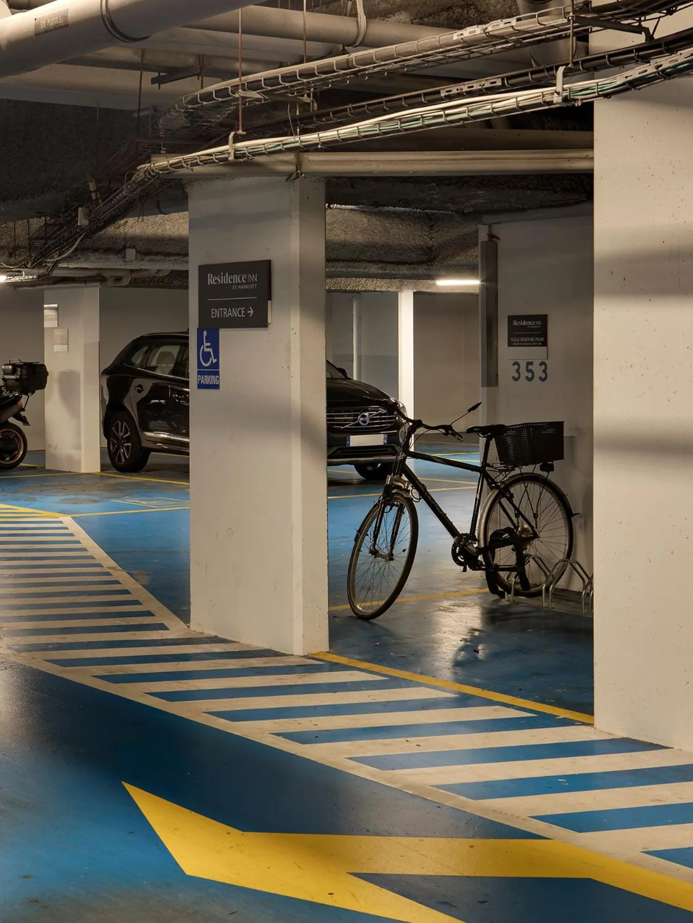 Parking in Residence Inn by Marriott Paris Didot Montparnasse