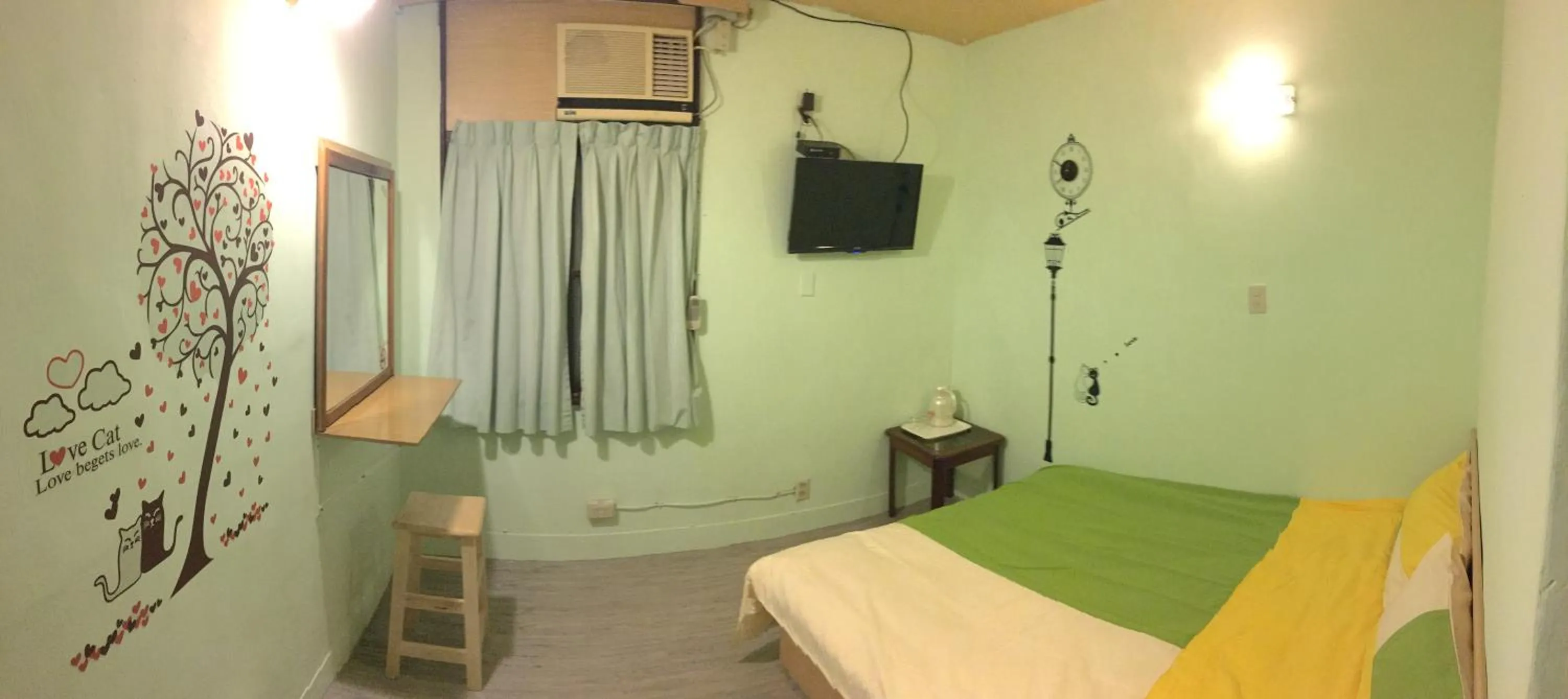 bunk bed, Bed in Yi Mei Hotel