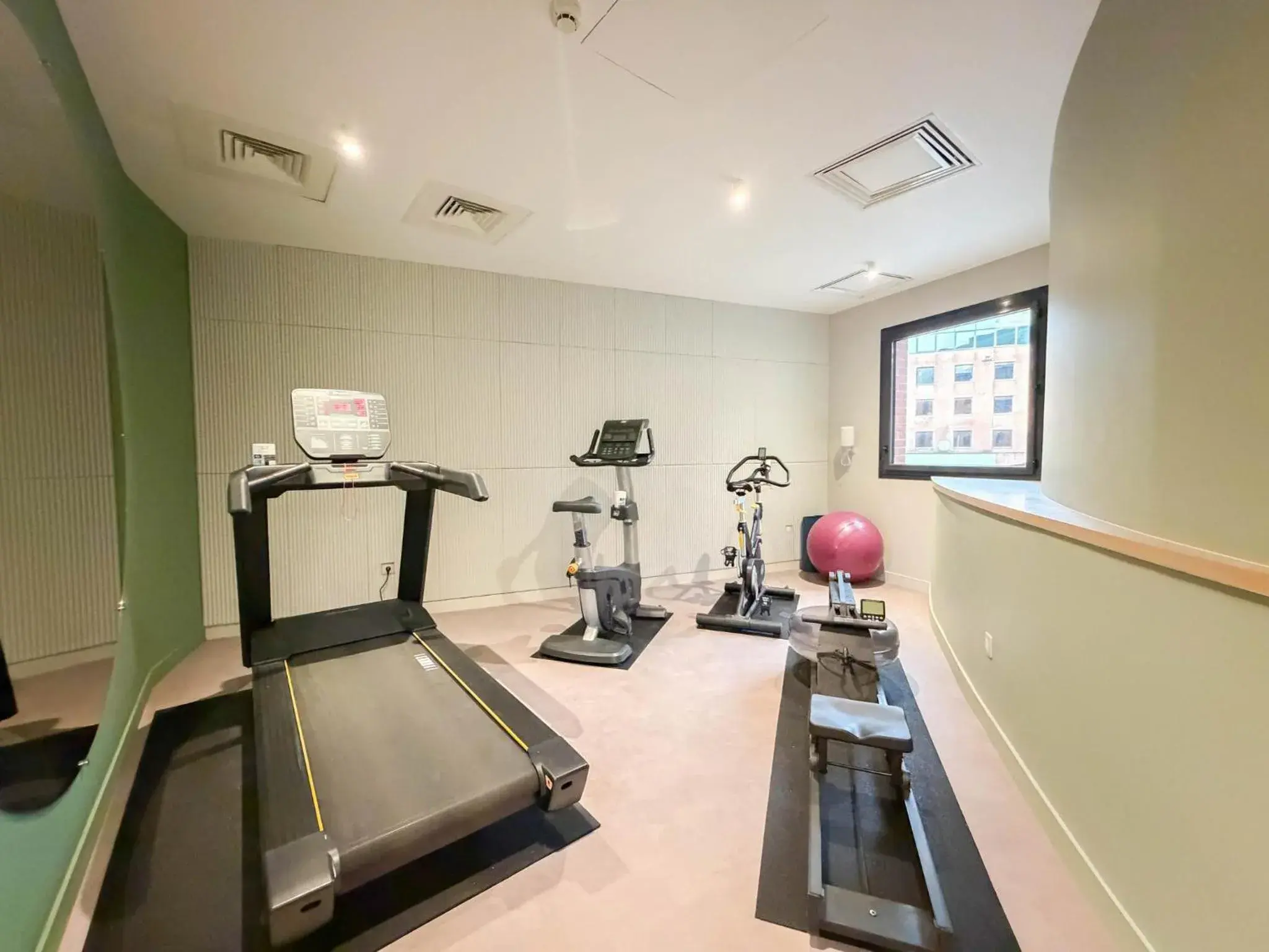 Fitness centre/facilities in Holiday Inn Express Arras by IHG Fitness centre/facilities in Holiday Inn Express Arras by IHG
