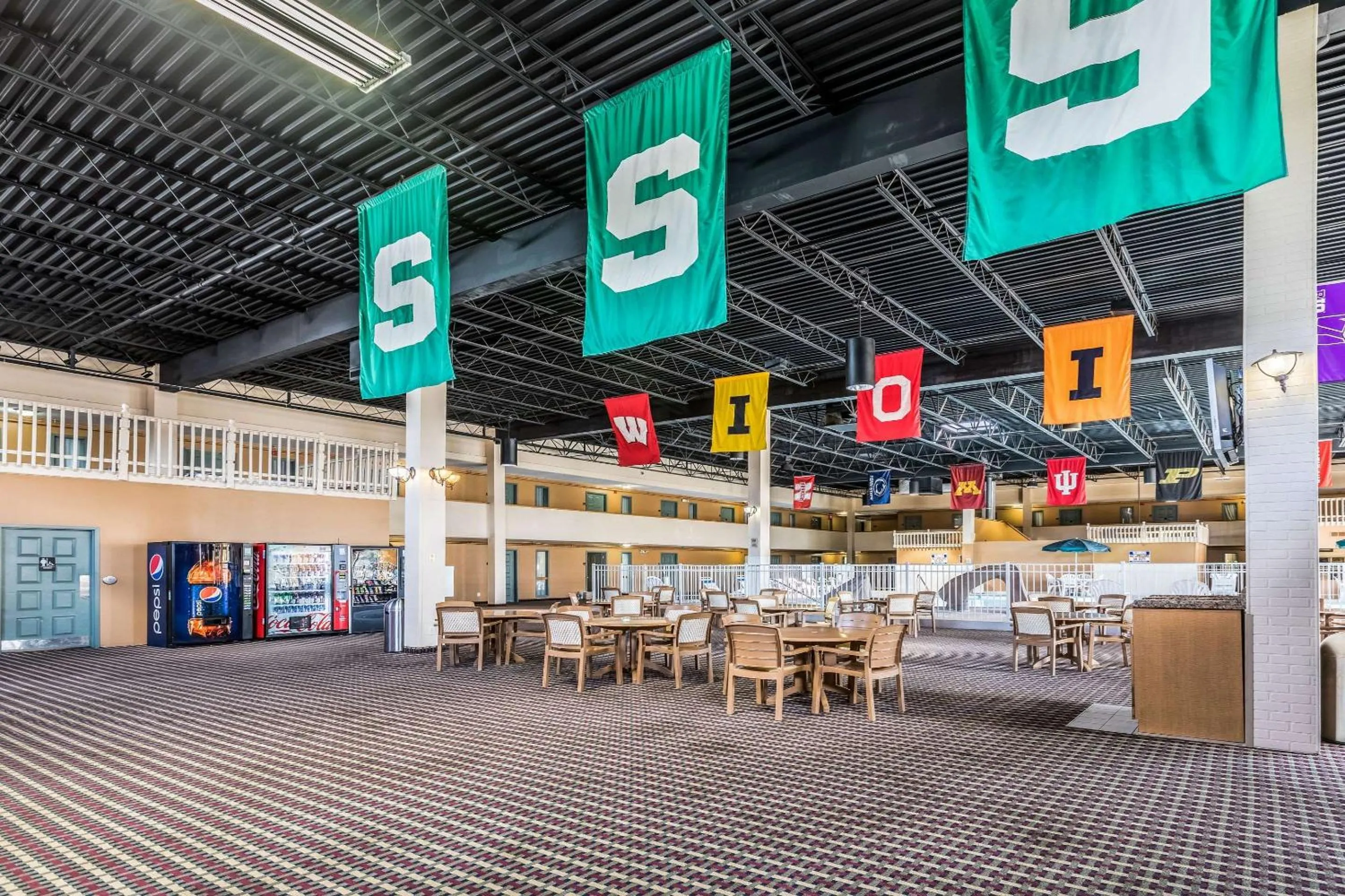 Lounge or bar in Quality Inn University Lansing