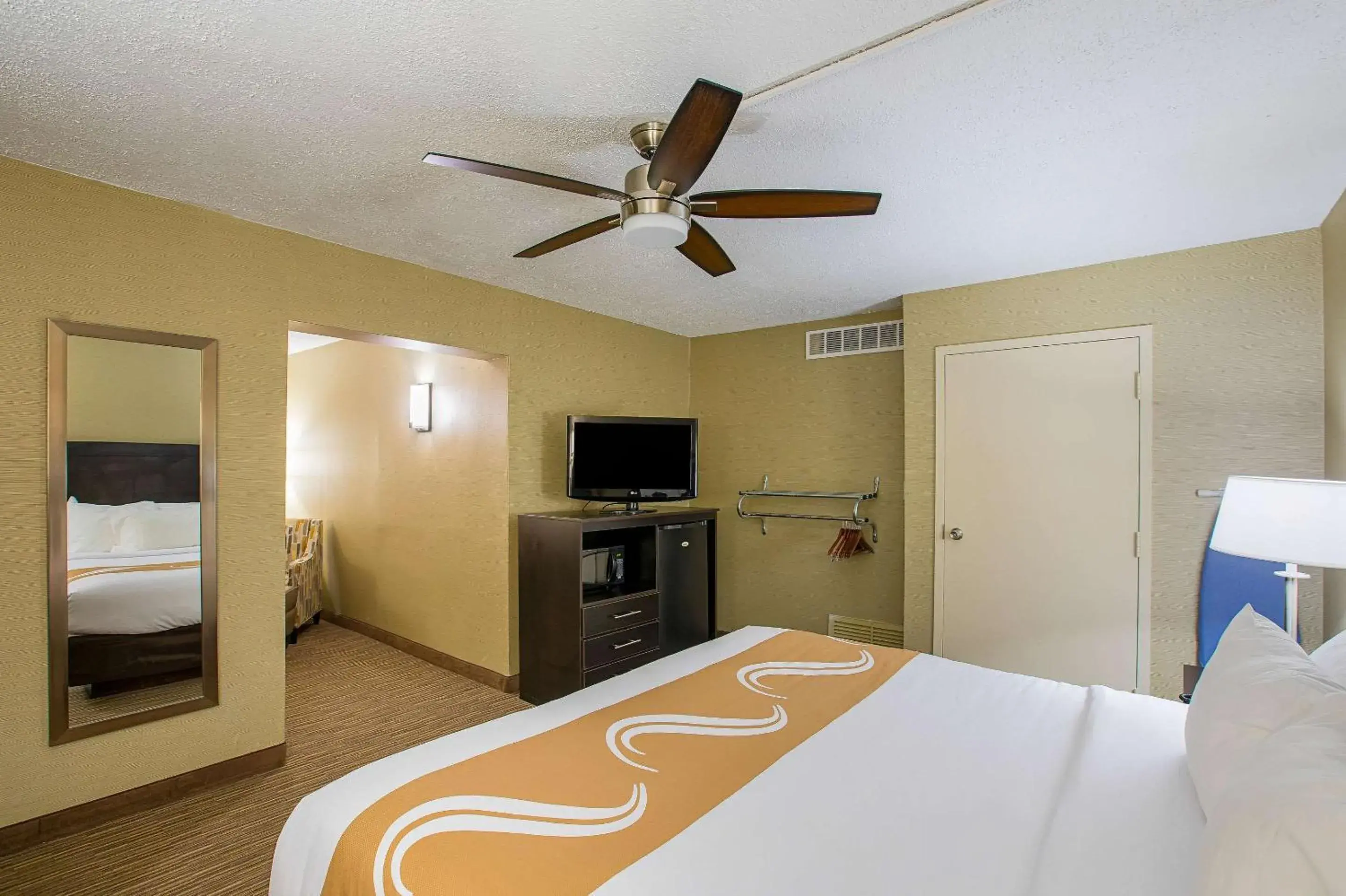 Photo of the whole room, Bed in Quality Inn University Lansing Photo of the whole room, Bed in Quality Inn University Lansing