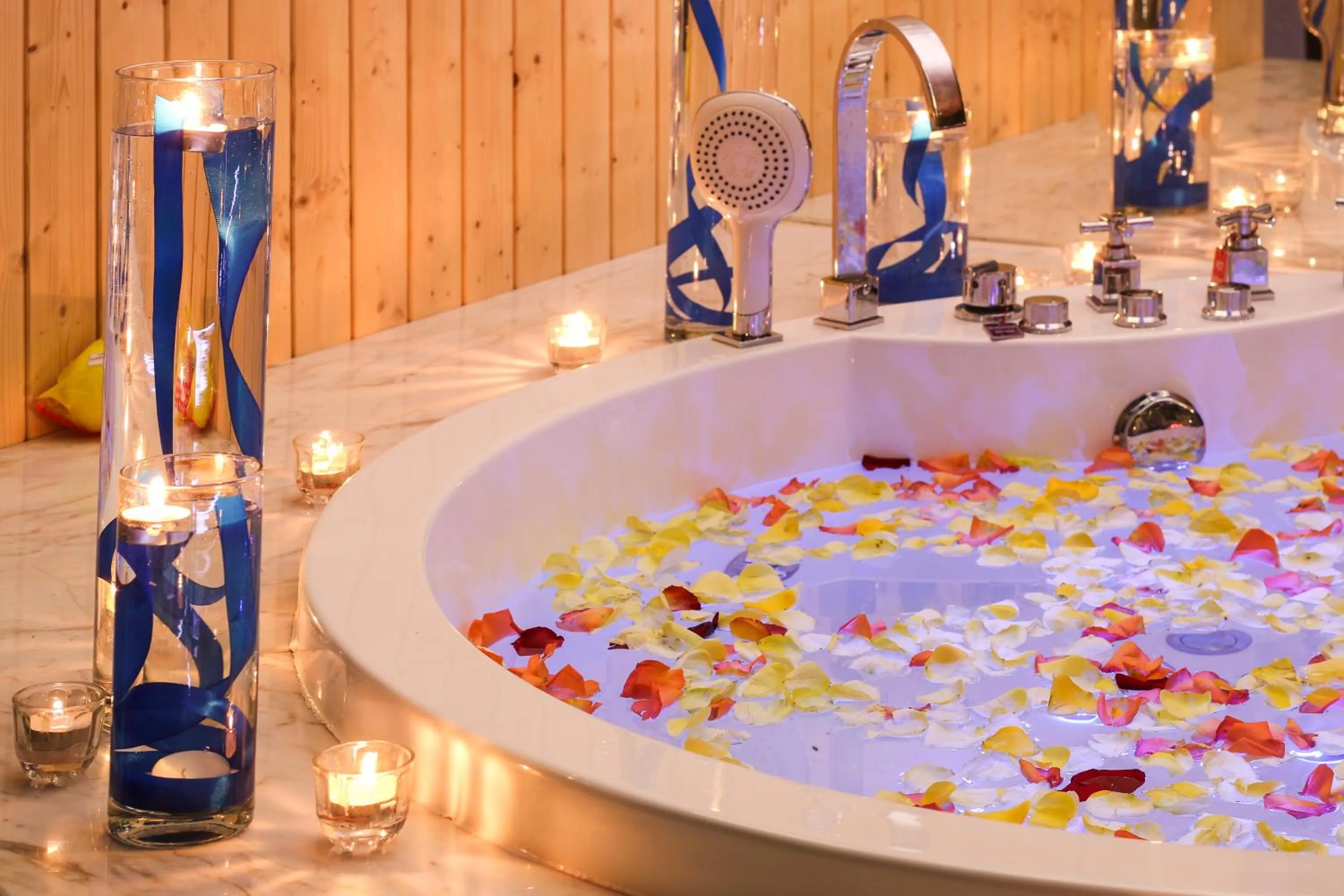 Decorative detail in Bonita THT