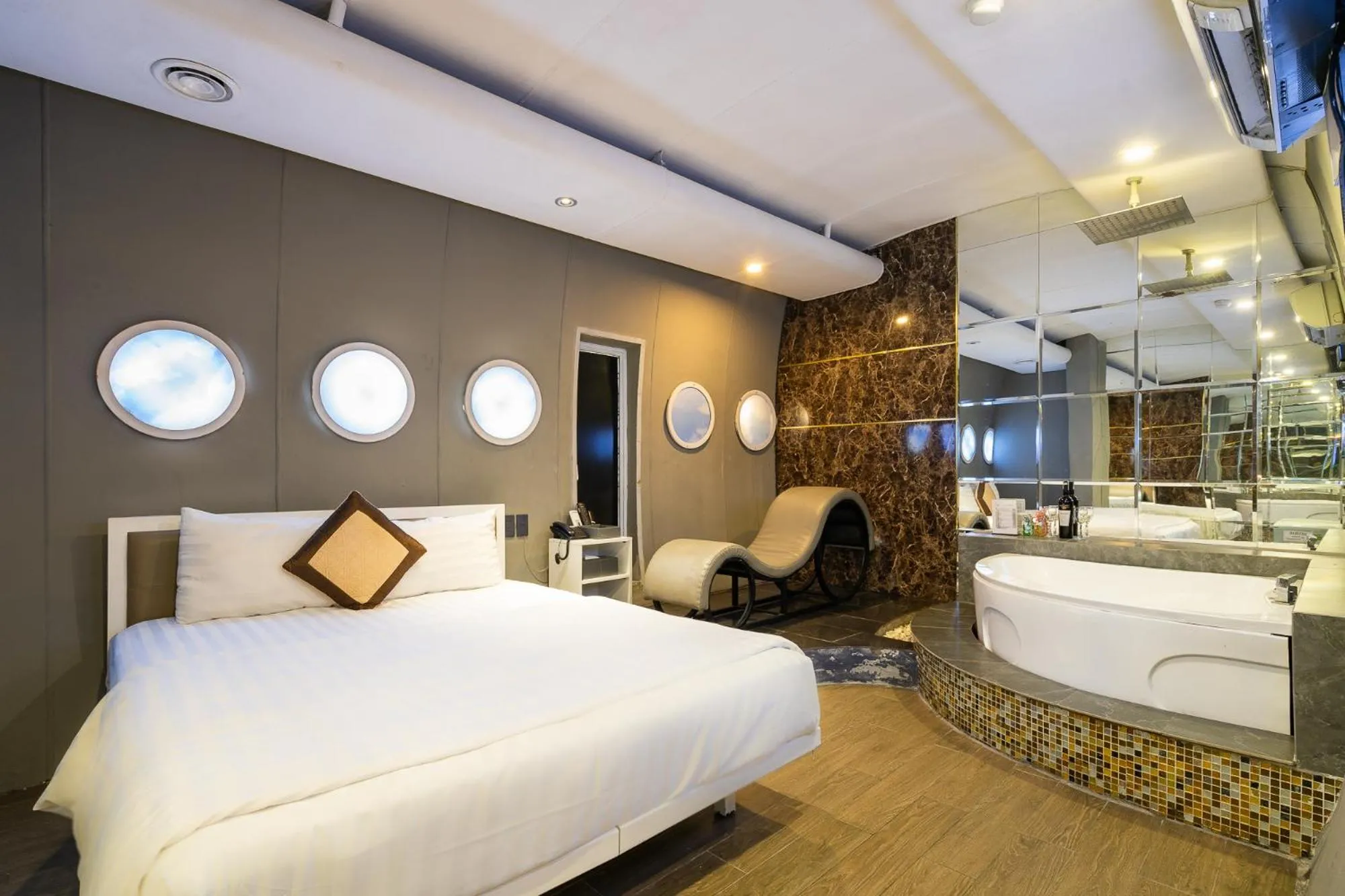 Photo of the whole room, Bed in Collection O District 10 - Bonita Grand Hotel