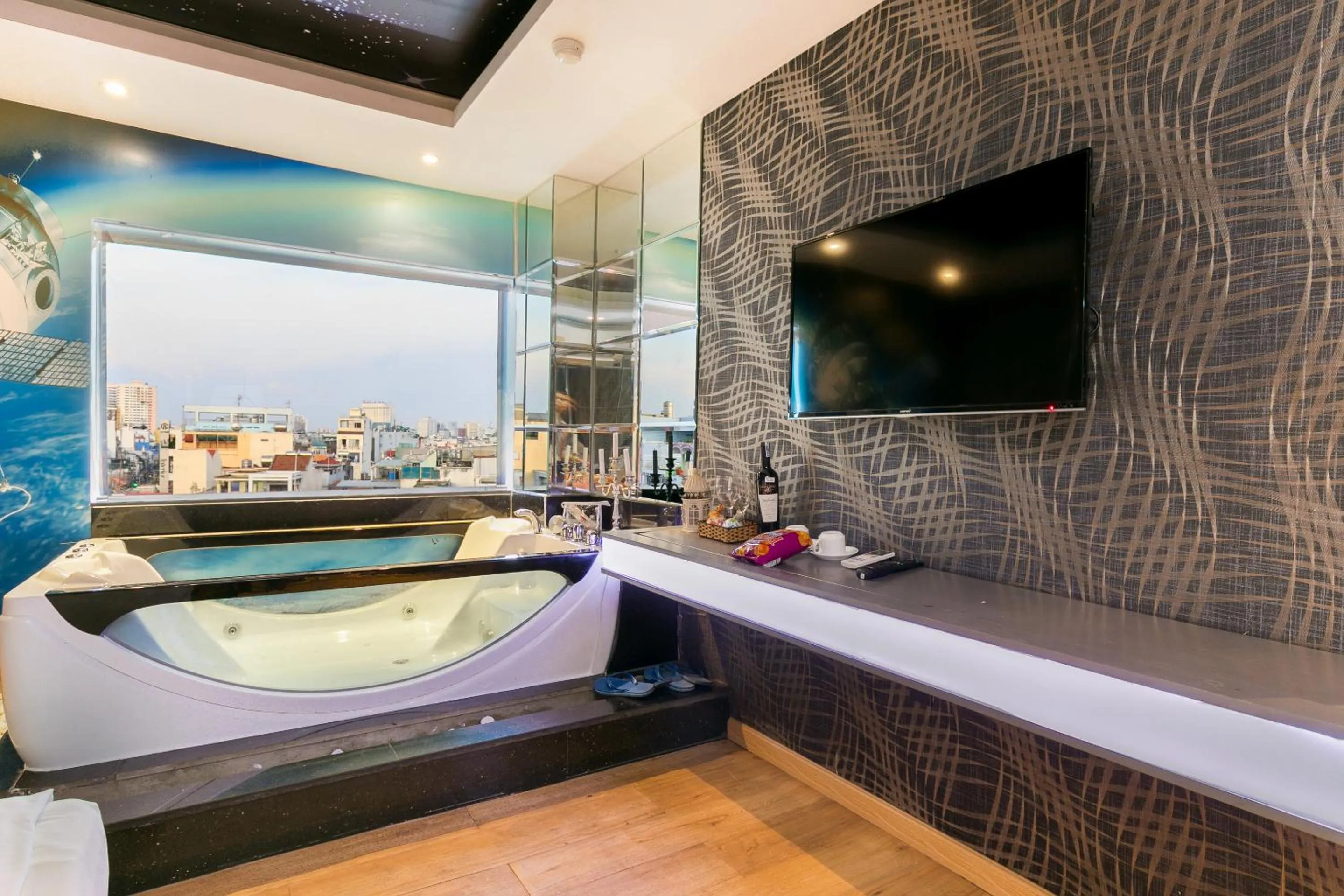 Hot Tub in Bonita THT