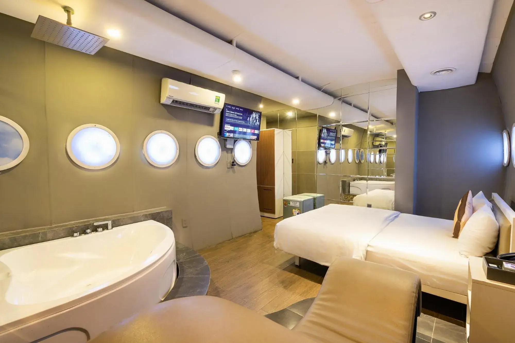 Photo of the whole room, Bed in Collection O District 10 - Bonita Grand Hotel Photo of the whole room, Bed in Collection O District 10 - Bonita Grand Hotel