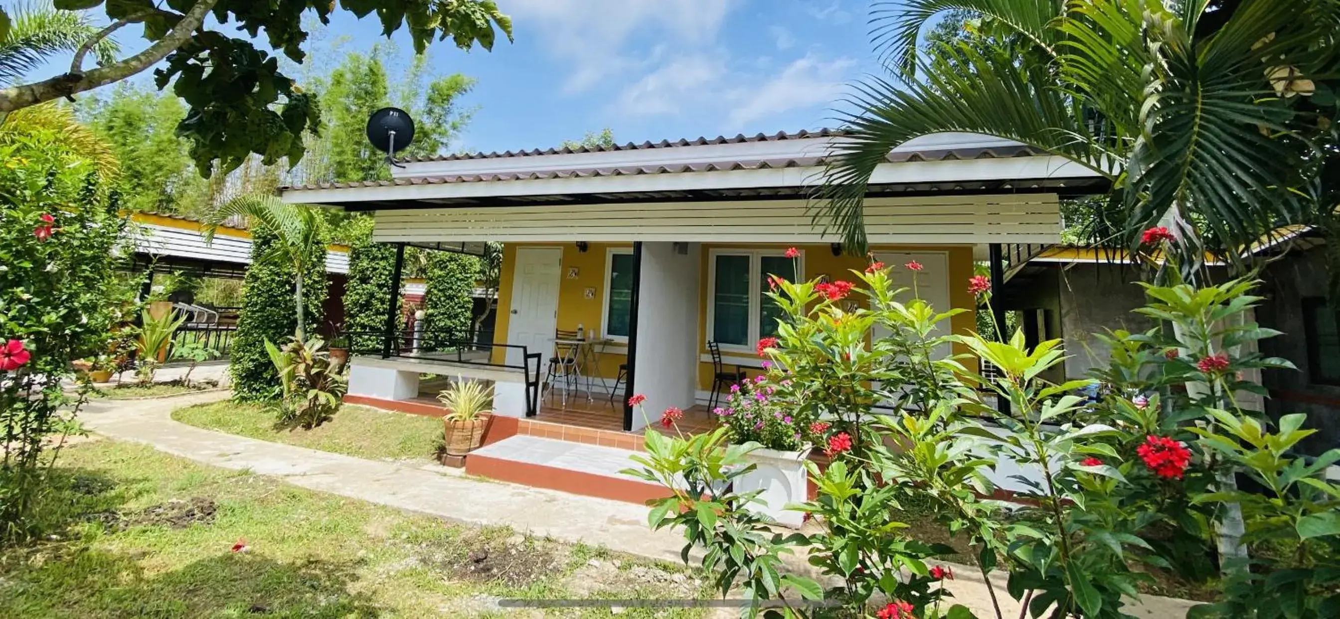 Standard Double Room with Garden View in Panutsaya Homestay Standard Double Room with Garden View in Panutsaya Homestay