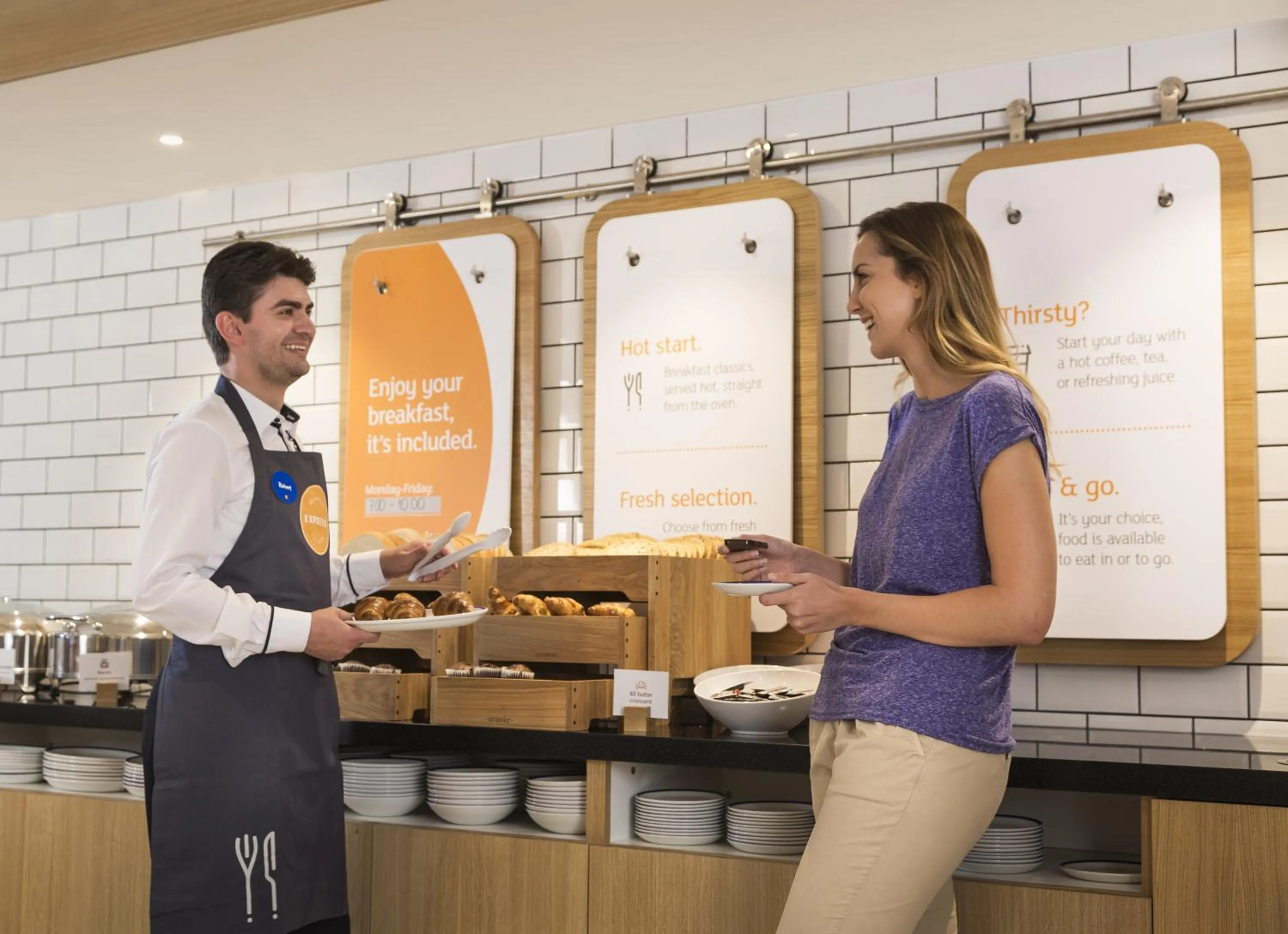 Restaurant/places to eat in Holiday Inn Express Park Royal by IHG