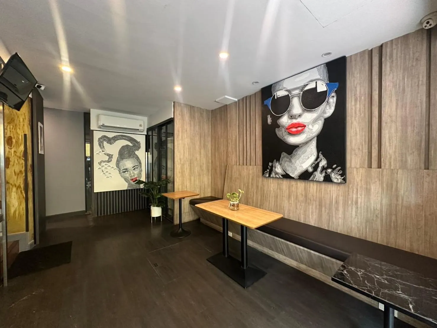 Property building in BB House Phra Athit