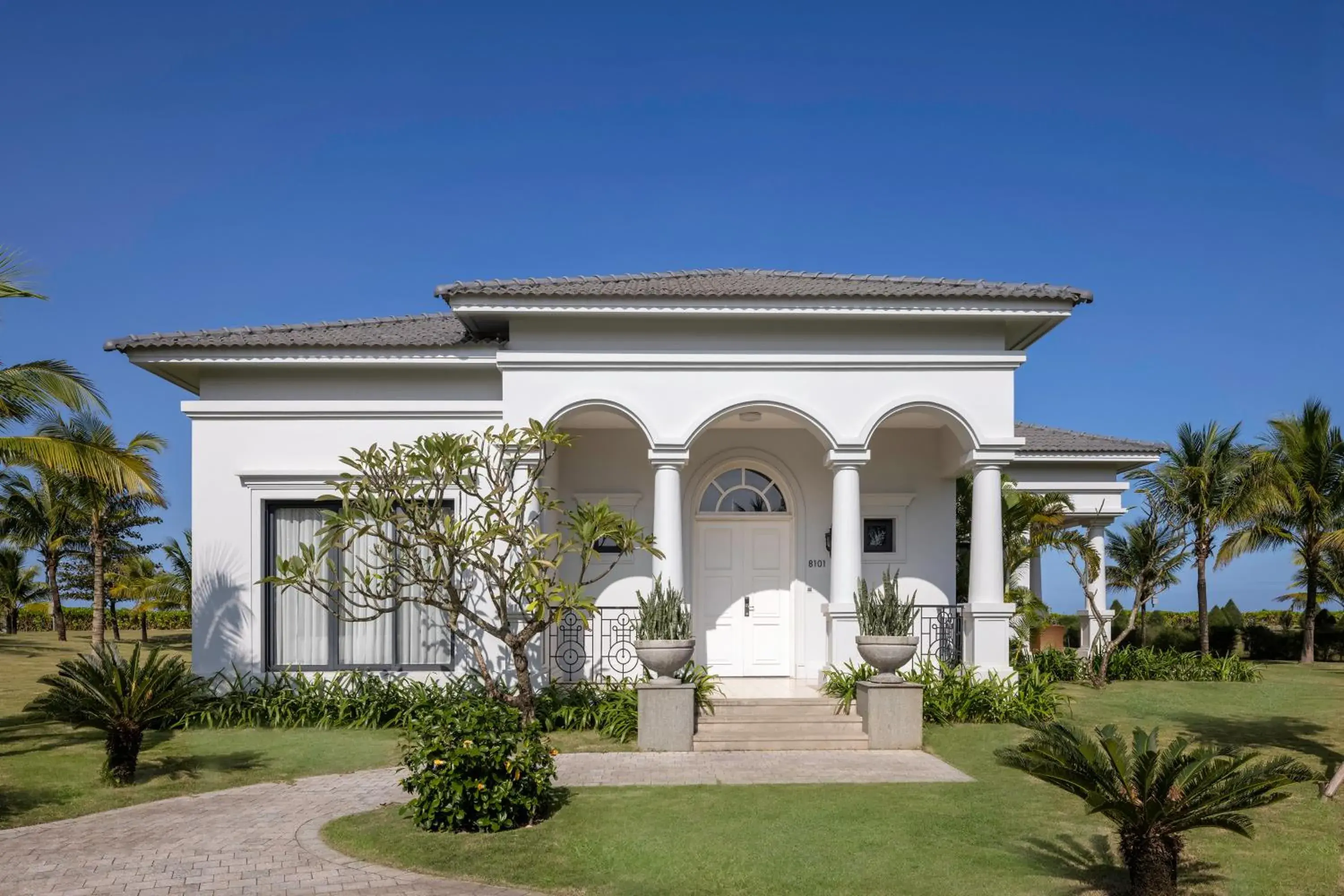 Property building in Vinpearl Cua Hoi, Affiliated by Melia Property building in Vinpearl Cua Hoi, Affiliated by Melia