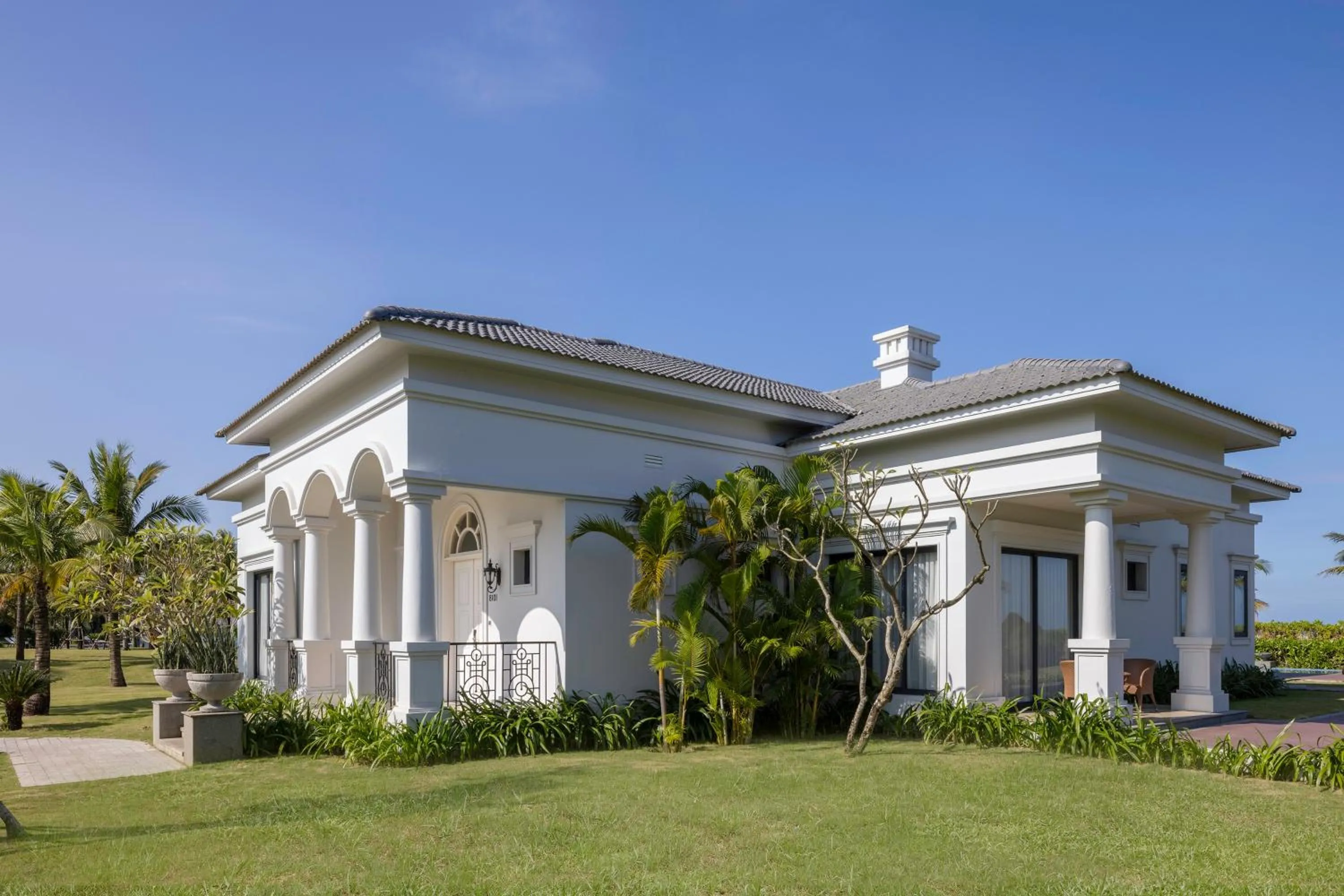 Property building in Vinpearl Cua Hoi, Affiliated by Melia