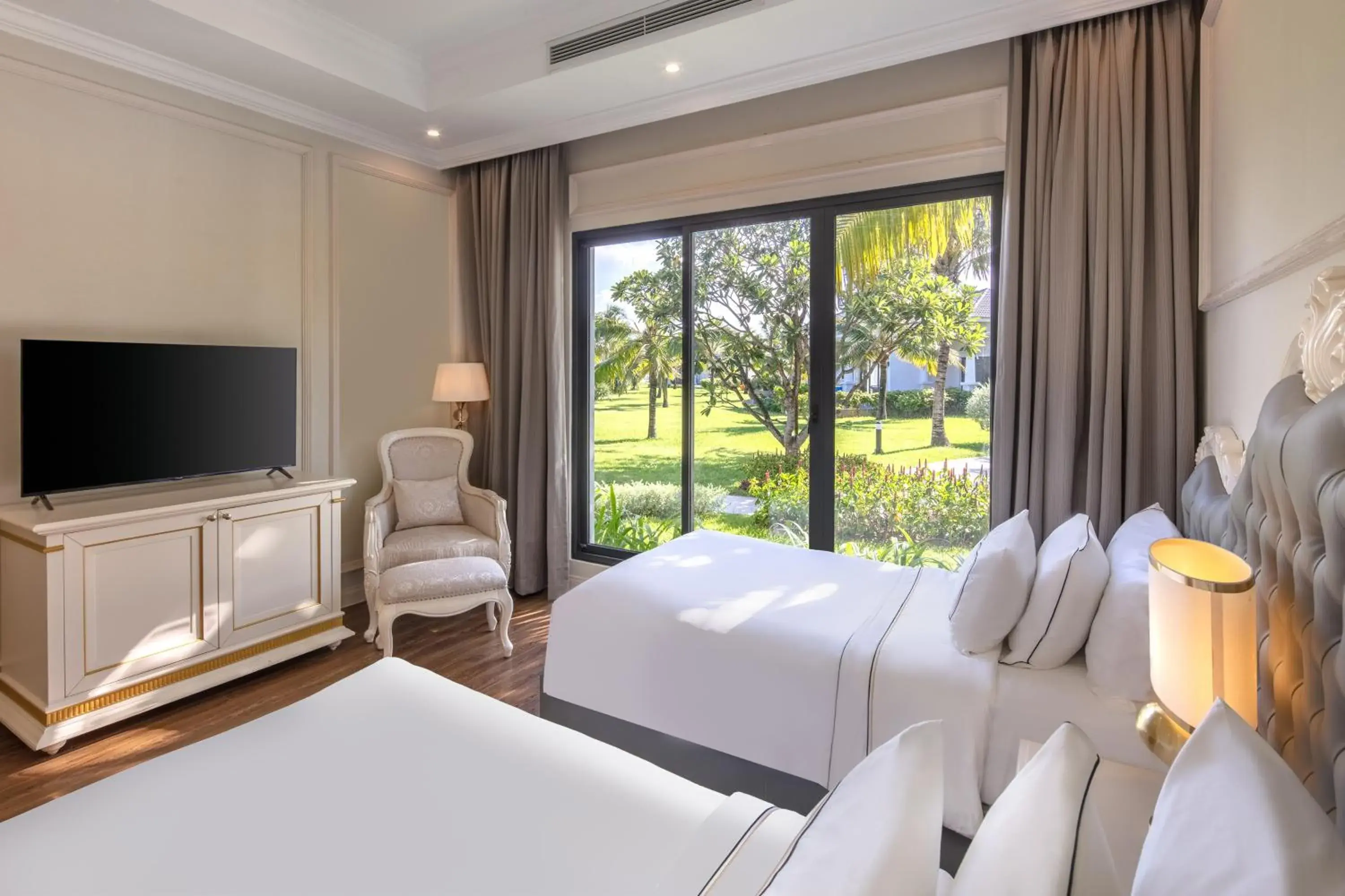 Four-Bedroom Villa with Private Pool and Ocean View in Vinpearl Cua Sot Resort, Affiliated by Melia Four-Bedroom Villa with Private Pool and Ocean View in Vinpearl Cua Sot Resort, Affiliated by Melia