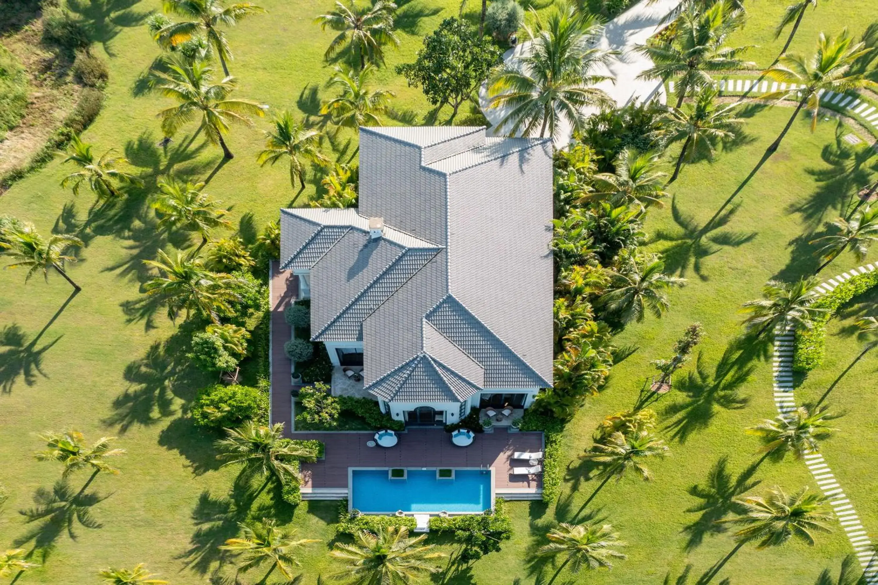 Four-Bedroom Villa with Private Pool and Ocean View in Vinpearl Cua Sot Resort, Affiliated by Melia Four-Bedroom Villa with Private Pool and Ocean View in Vinpearl Cua Sot Resort, Affiliated by Melia
